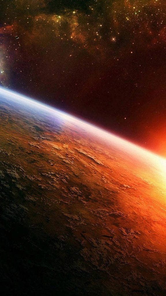 從太空看到的一個微紅色外星行星，帶有發光的日落地平線和星空。