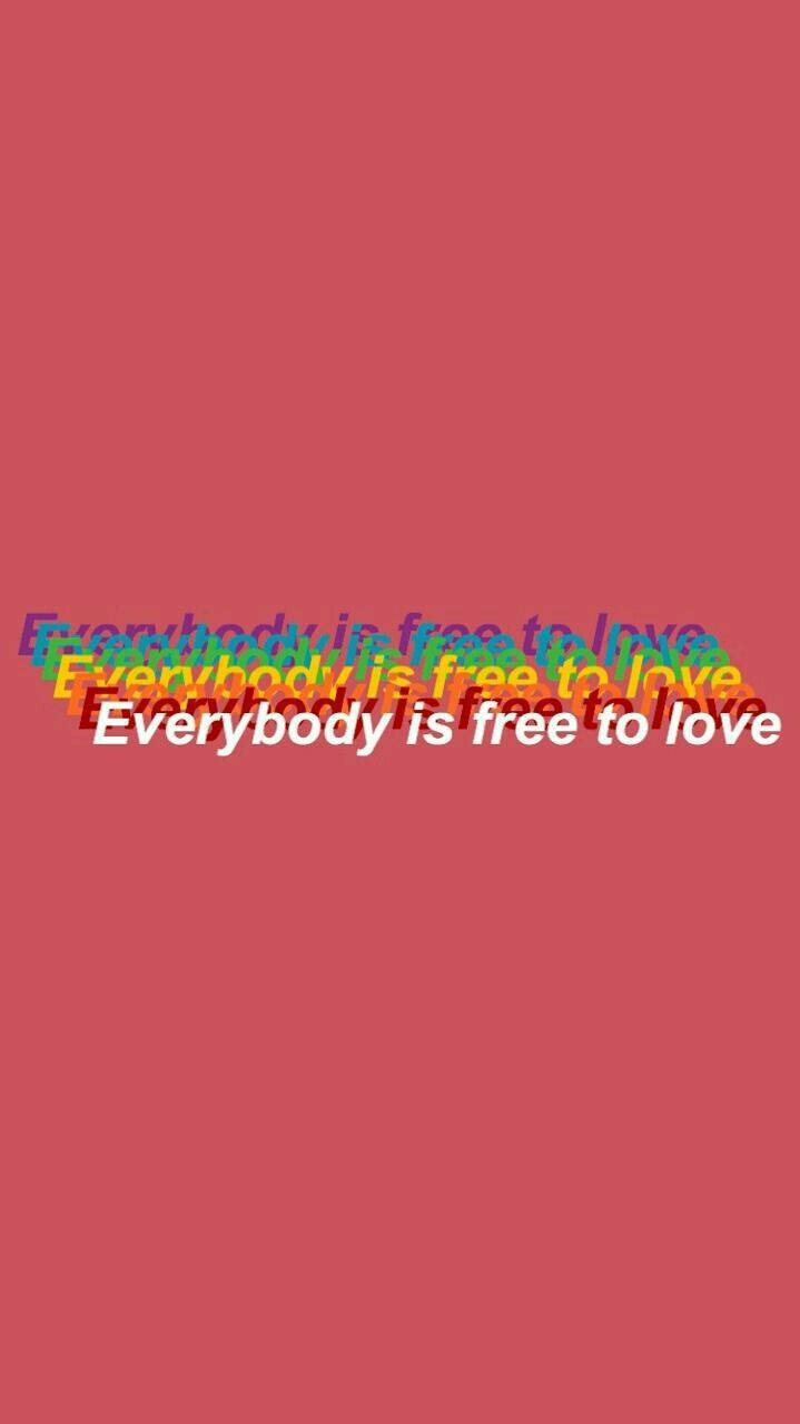 粉紅色背景，帶有分層彩色文字，重複 'Everybody is free to love' 粗體白色。