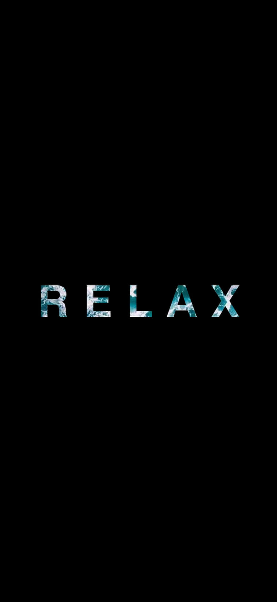 文字壁紙，黑色背景上帶有冰藍色紋理的 relax 字樣