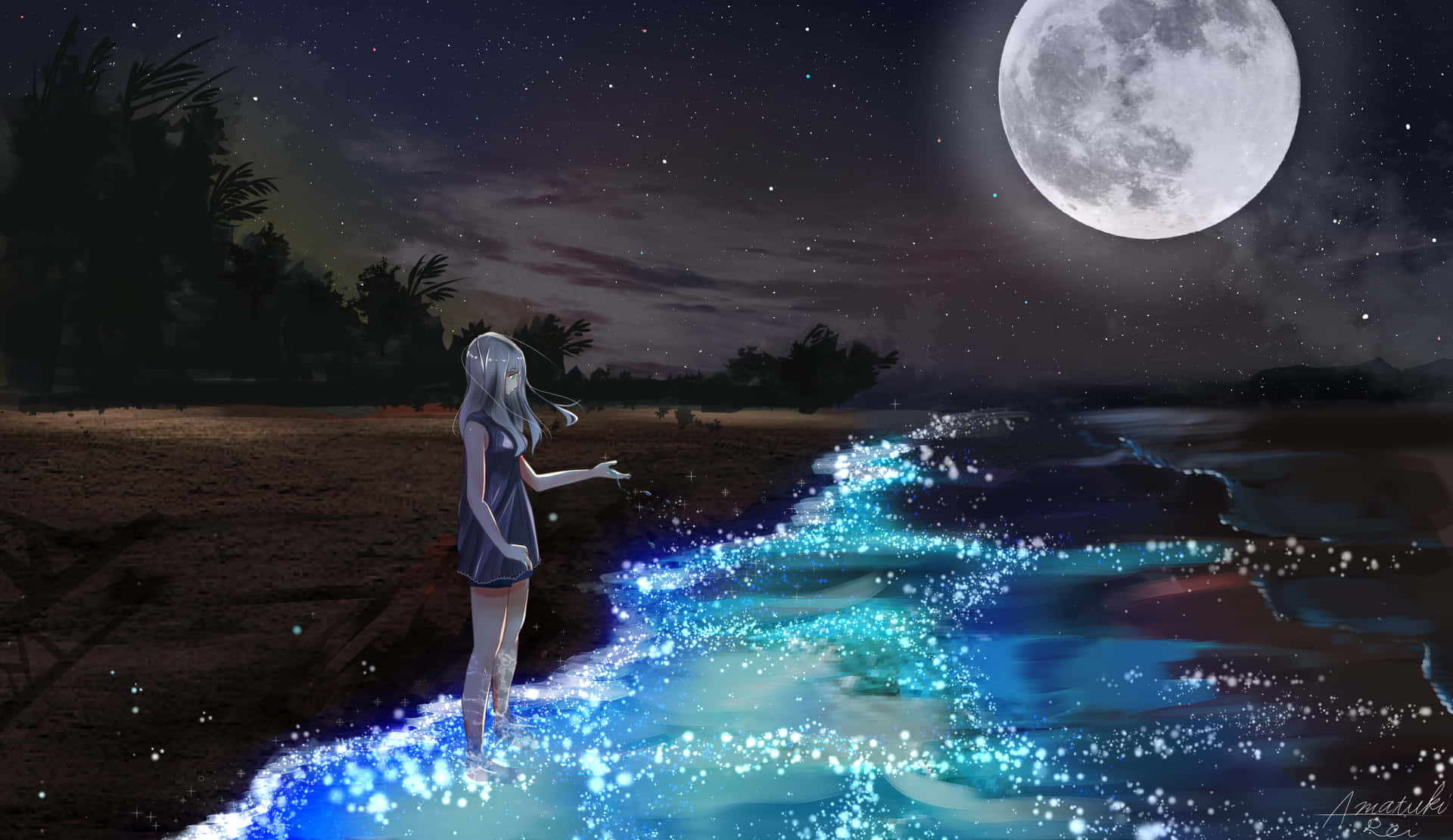 銀髮動漫女孩在滿月下的夜晚站在發光的藍色水面上。