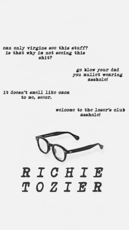 黑框眼鏡，周圍有打字機打出的粗俗文字和Richie Tozier的名字。