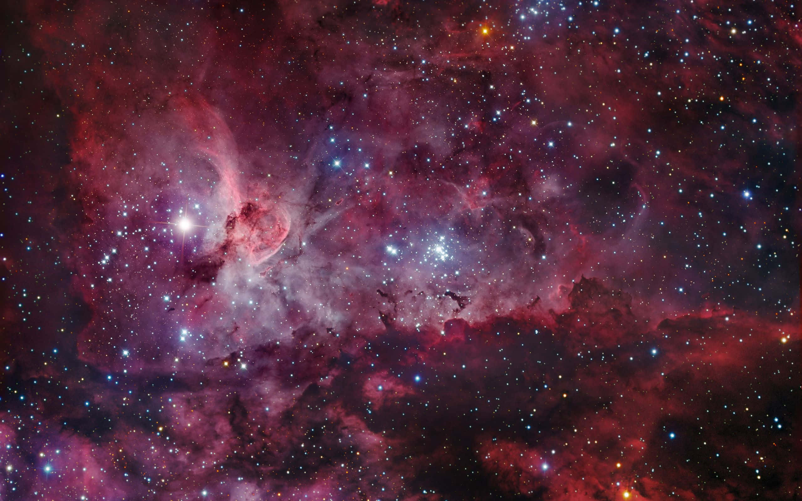 Universe 桌布 壁紙 — 令人嘆為觀止的宇宙星雲景觀，散發著深紅、紫色和藍色的光芒，點綴著無數閃爍的星星。