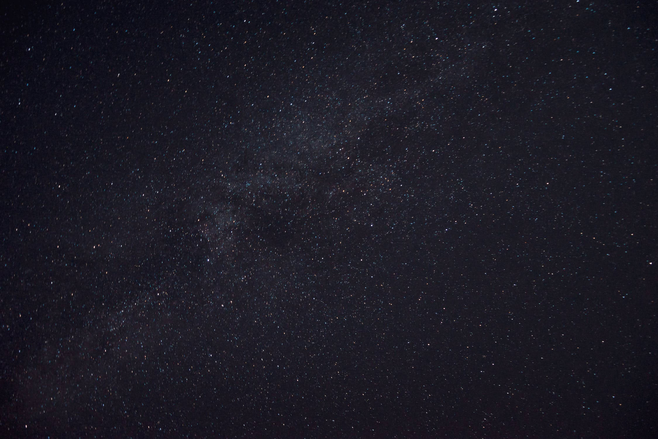 星星 桌布 壁紙 — 令人嘆為觀止的銀河系景觀，在深邃的黑色夜空中閃爍著無數星星。
