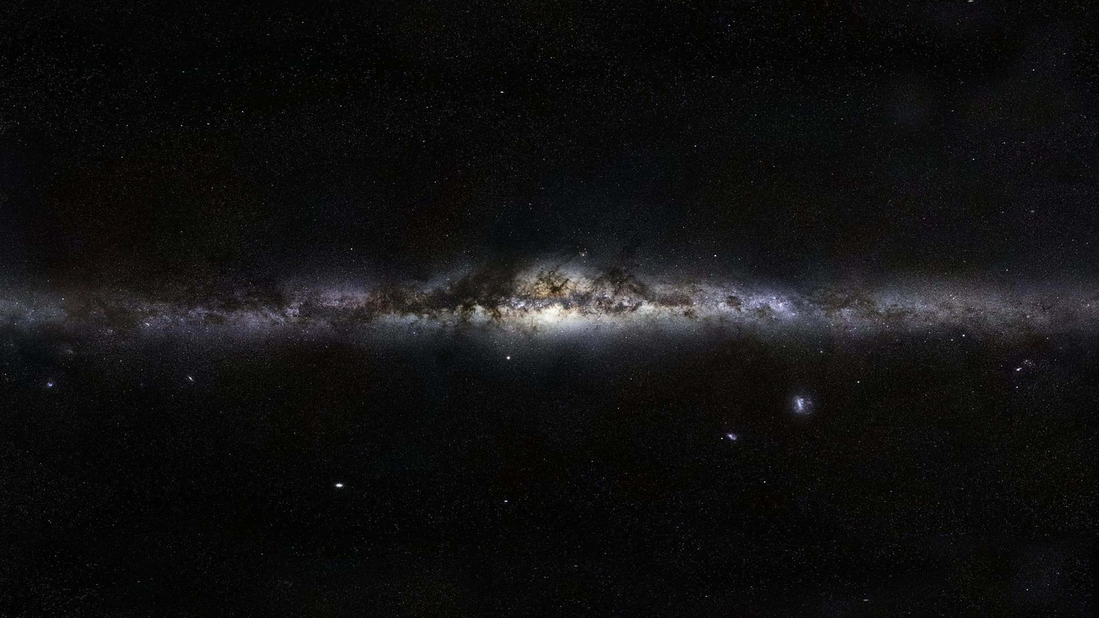 Black Space 桌布 壁紙 — 令人嘆為觀止的銀河系景觀，橫跨充滿恆星的宇宙虛空，帶有發光的星雲和密集的星團。
