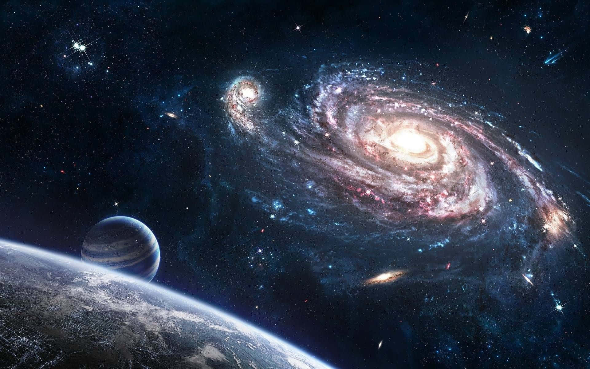 令人屏息的飄渺桌面壁紙 壁紙 — 一個令人嘆為觀止的景象，螺旋星系在點綴著雲朵的行星彎曲地平線上方發出粉紅色和藍色的光芒。