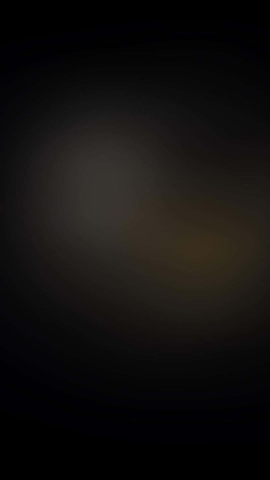 從黑色漸變到灰色和棕色調的深色漸變背景。