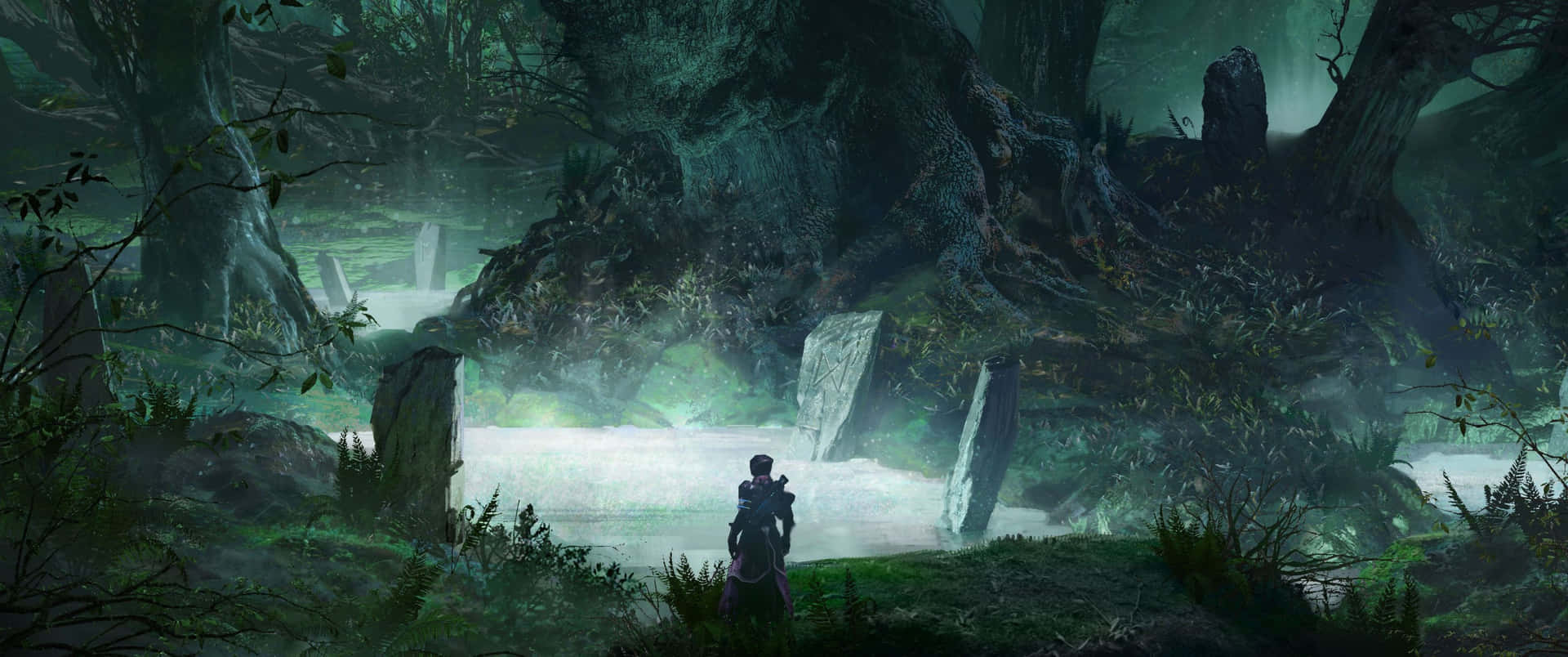 以 3440x1440p 解析度探索《Destiny 2》的世界 壁紙 — 一個孤獨的盔甲人物在黃昏時分站在茂密古老森林中一個發光的魔法池前。