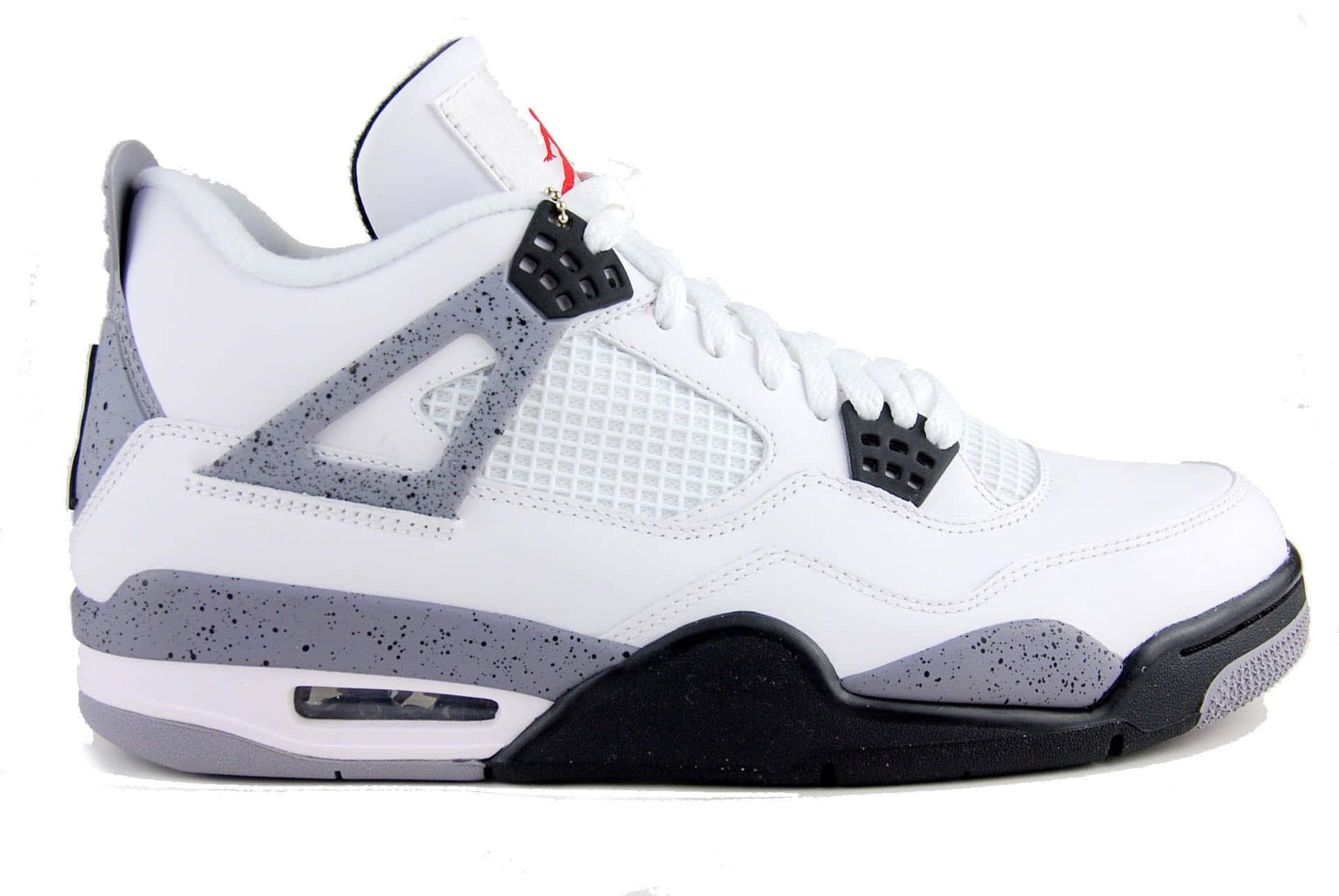 帶有灰色斑點和黑色細節的白色Jordan 4運動鞋