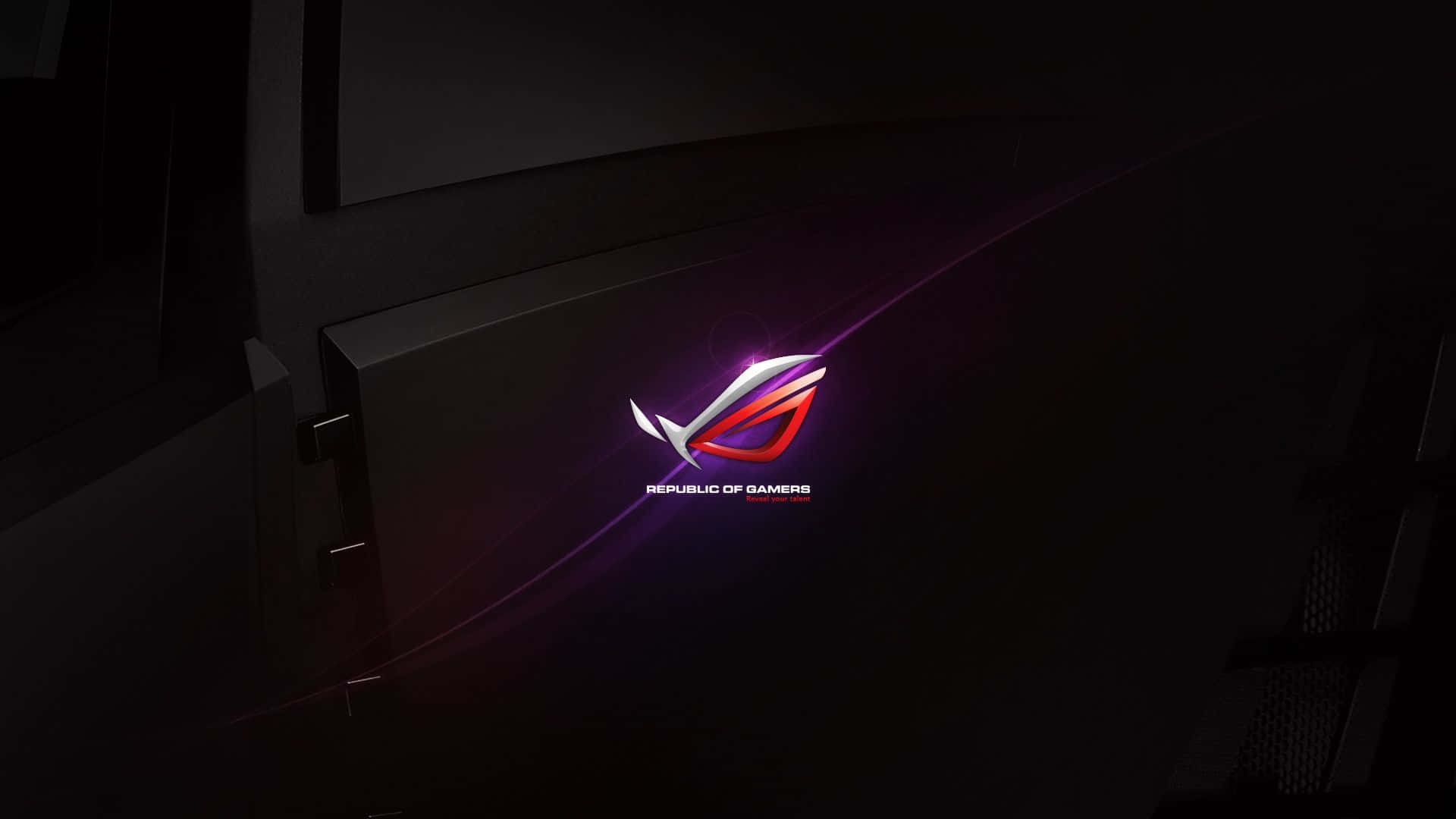 以 ASUS ROG 升級你的 PC 遊戲體驗 壁紙 — 一個發光的 ROG 標誌在深色時尚的遊戲電腦機箱上，以紫色和紅色燈光脈動。