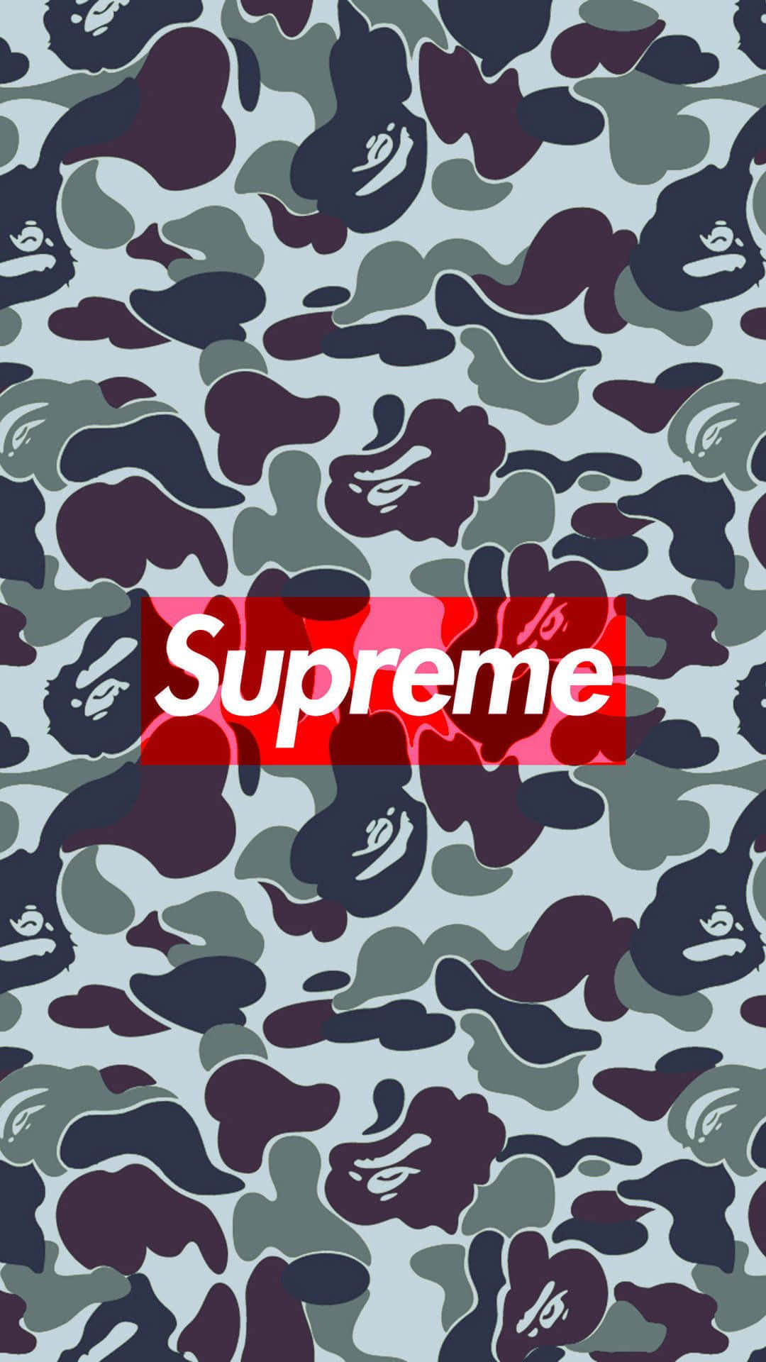 Supreme標誌在帶有猿頭圖案的迷彩背景上