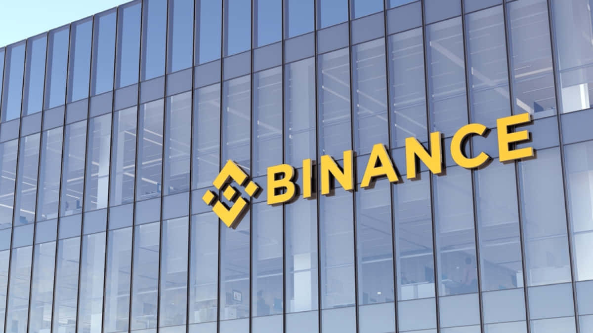 玻璃辦公大樓外牆上的Binance標誌