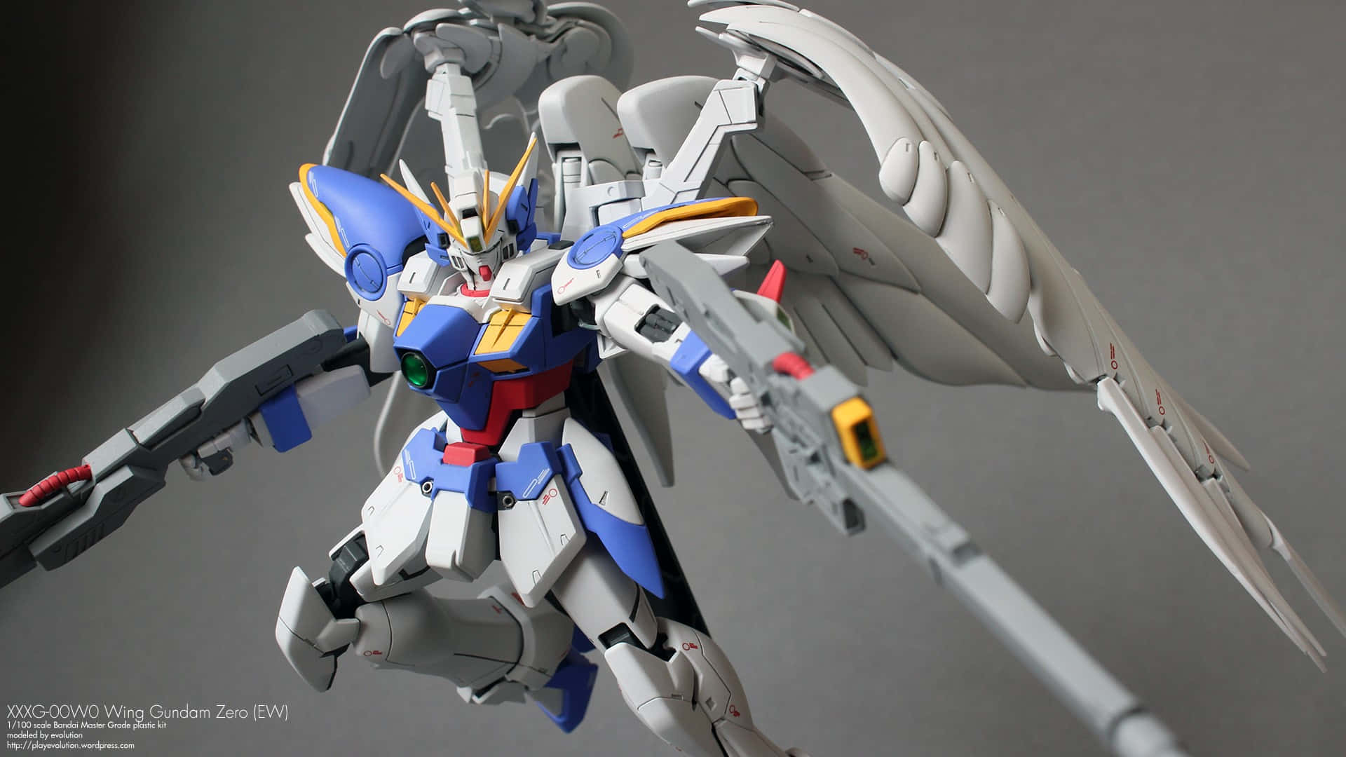 Wing Gundam Zero EW模型，翅膀展開，武器拔出。