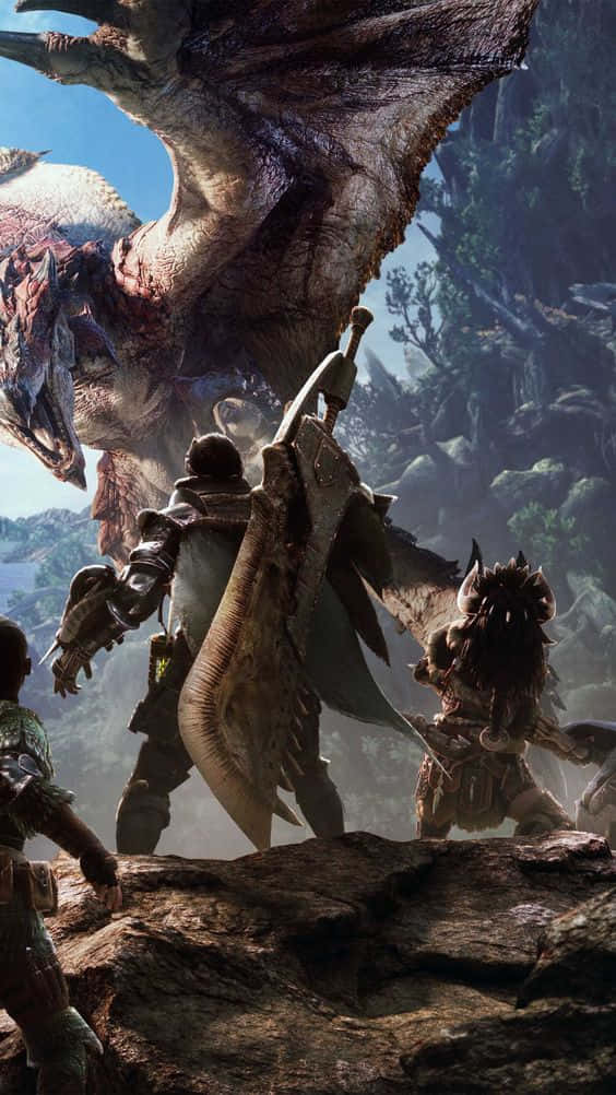 以 iPhone Xs 帶來沉浸式《Monster Hunter World》遊戲體驗 壁紙 — 三名身穿盔甲的獵人在明亮的日光下，在崎嶇的山地景觀中對抗一隻巨大的有翼怪物。