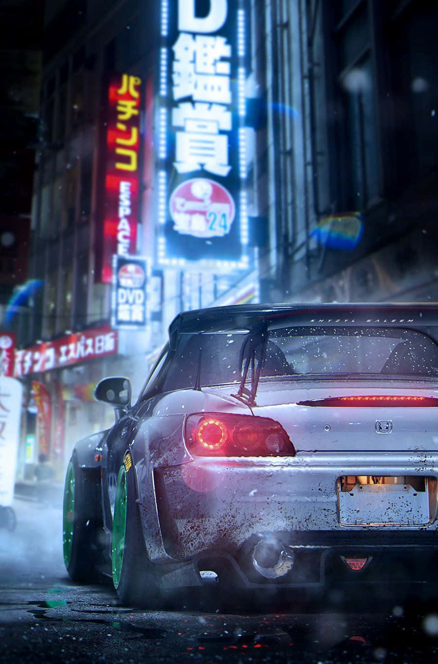 銀色飄移車在夜間雨中的霓虹燈東京街道上疾馳。