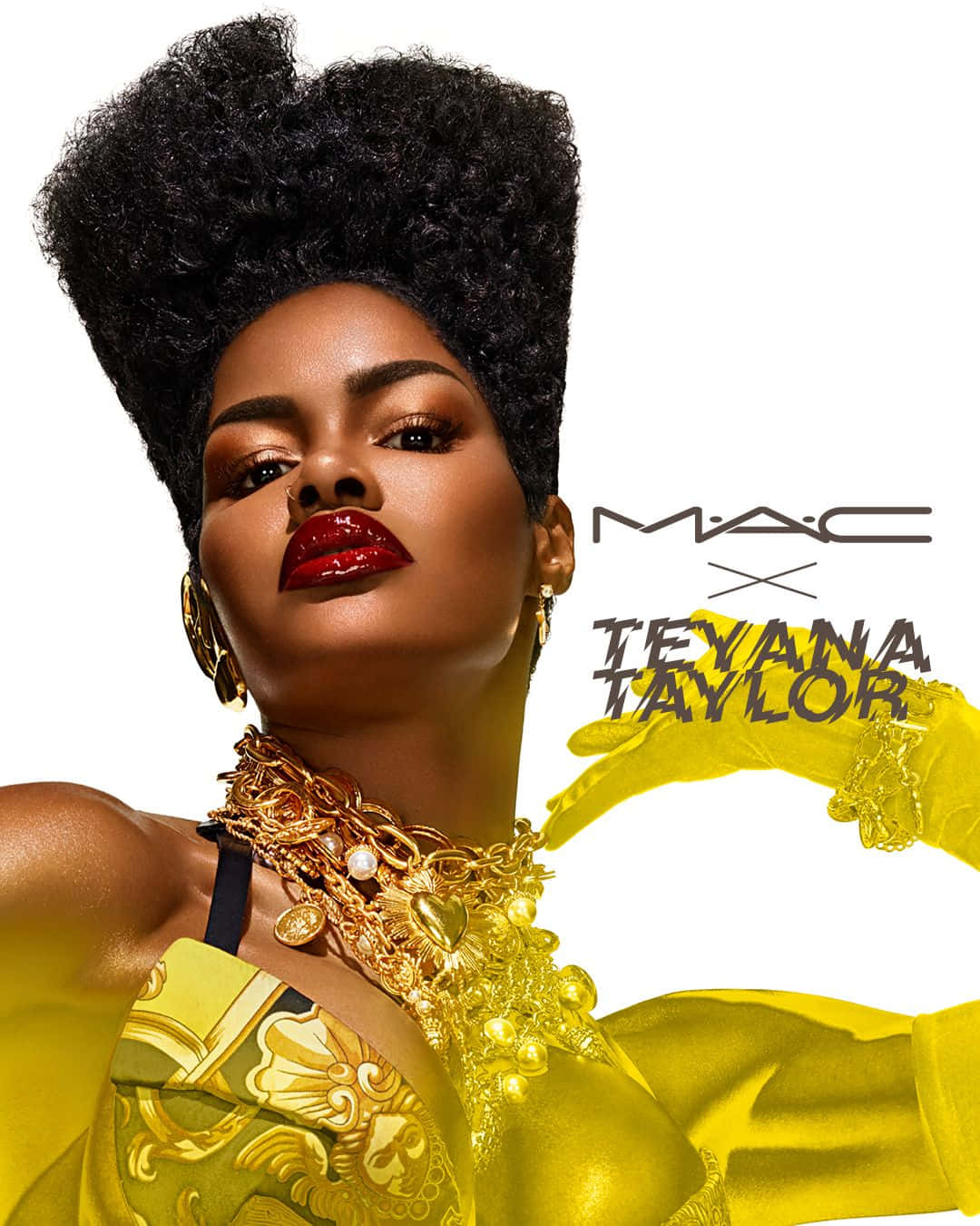 Teyana Taylor 身穿華麗的黃色服裝，搭配金色飾品和大膽的紅唇。
