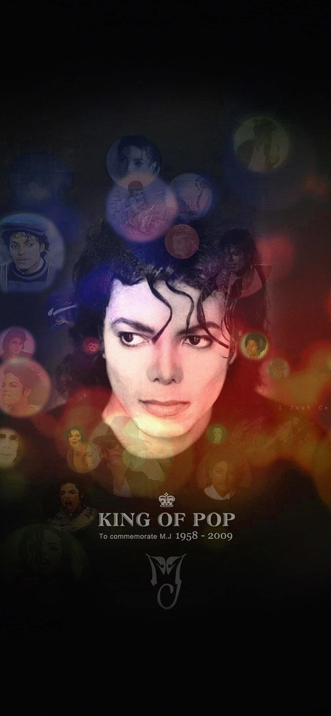 以《Michael Jackson iPhone》享受通話與簡訊 壁紙 — 米高積遜的肖像，被其標誌性圖像的發光球體環繞，背景為深色。