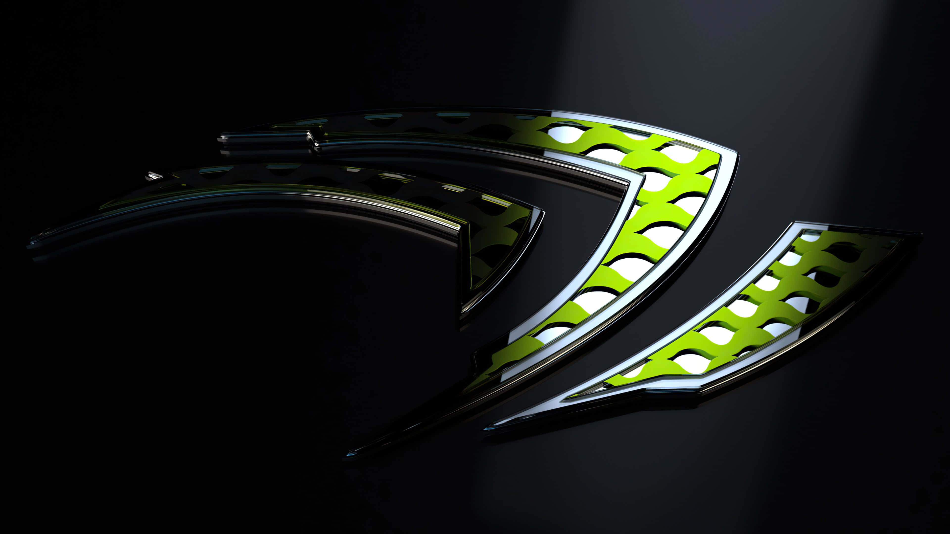 以 Nvidia 4K UHD 達至全新境界 壁紙 — 一個時尚的金屬NVIDIA標誌，帶有鮮豔的綠色點綴，在黑暗背景下的戲劇性聚光燈下閃耀。