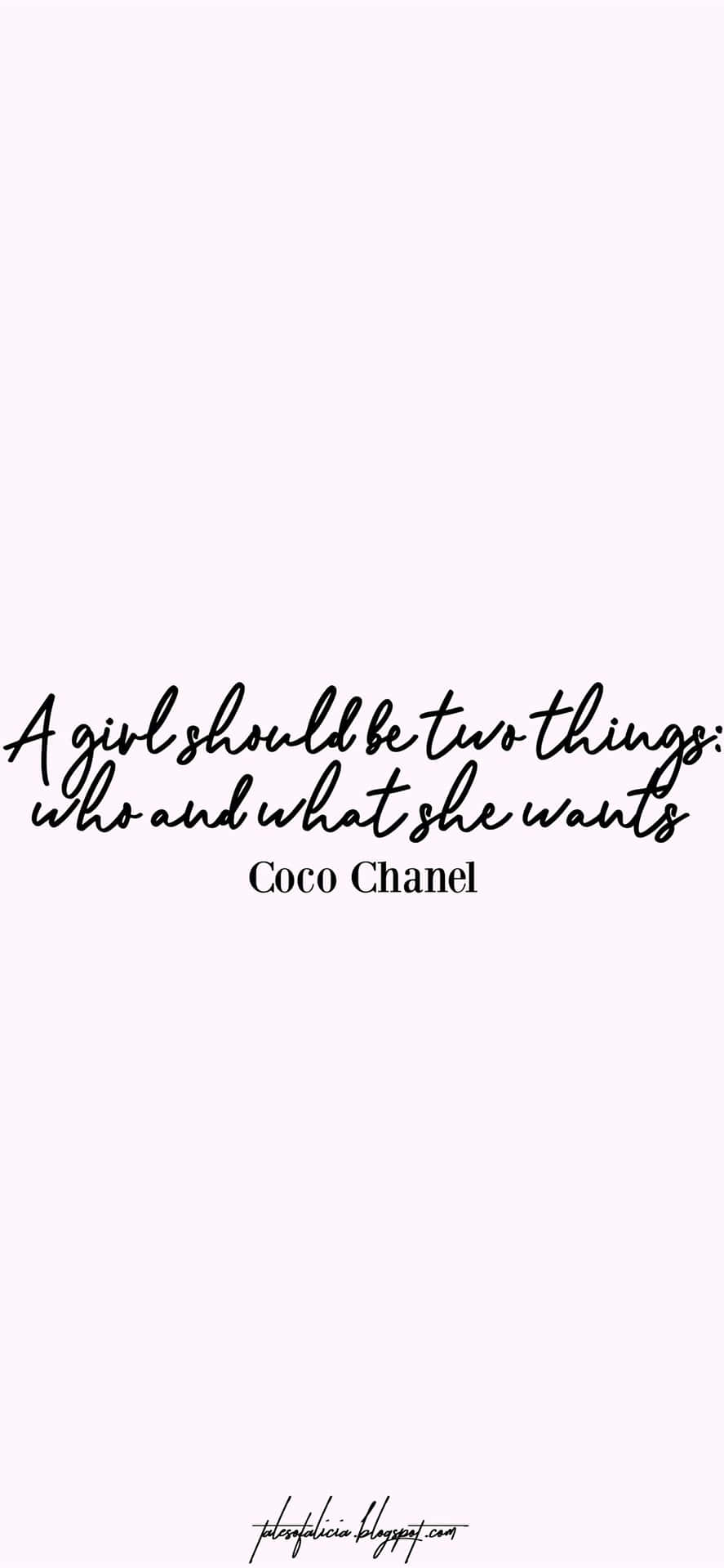 Coco Chanel 名言以黑色草書顯示於薰衣草背景上