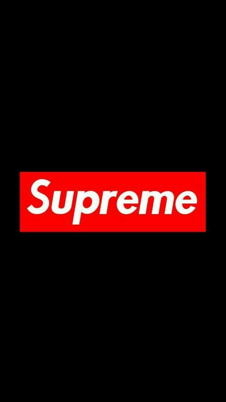 黑色背景上紅色方框內的Supreme品牌標誌。