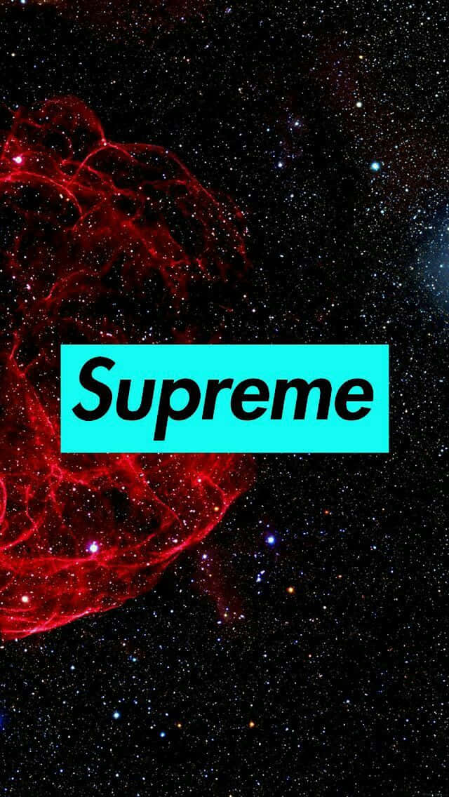 Supreme標誌在紅色星雲和星空背景前。