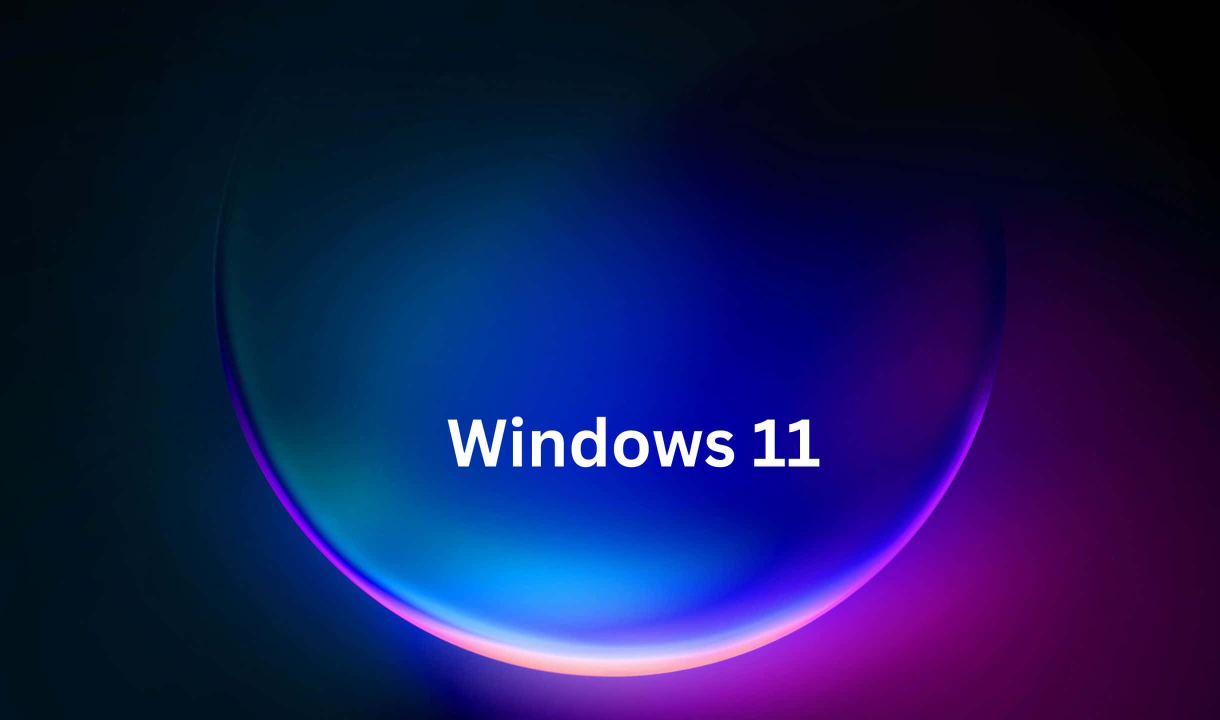 Windows 11 標誌在發光的藍色和紫色彎曲背景上。