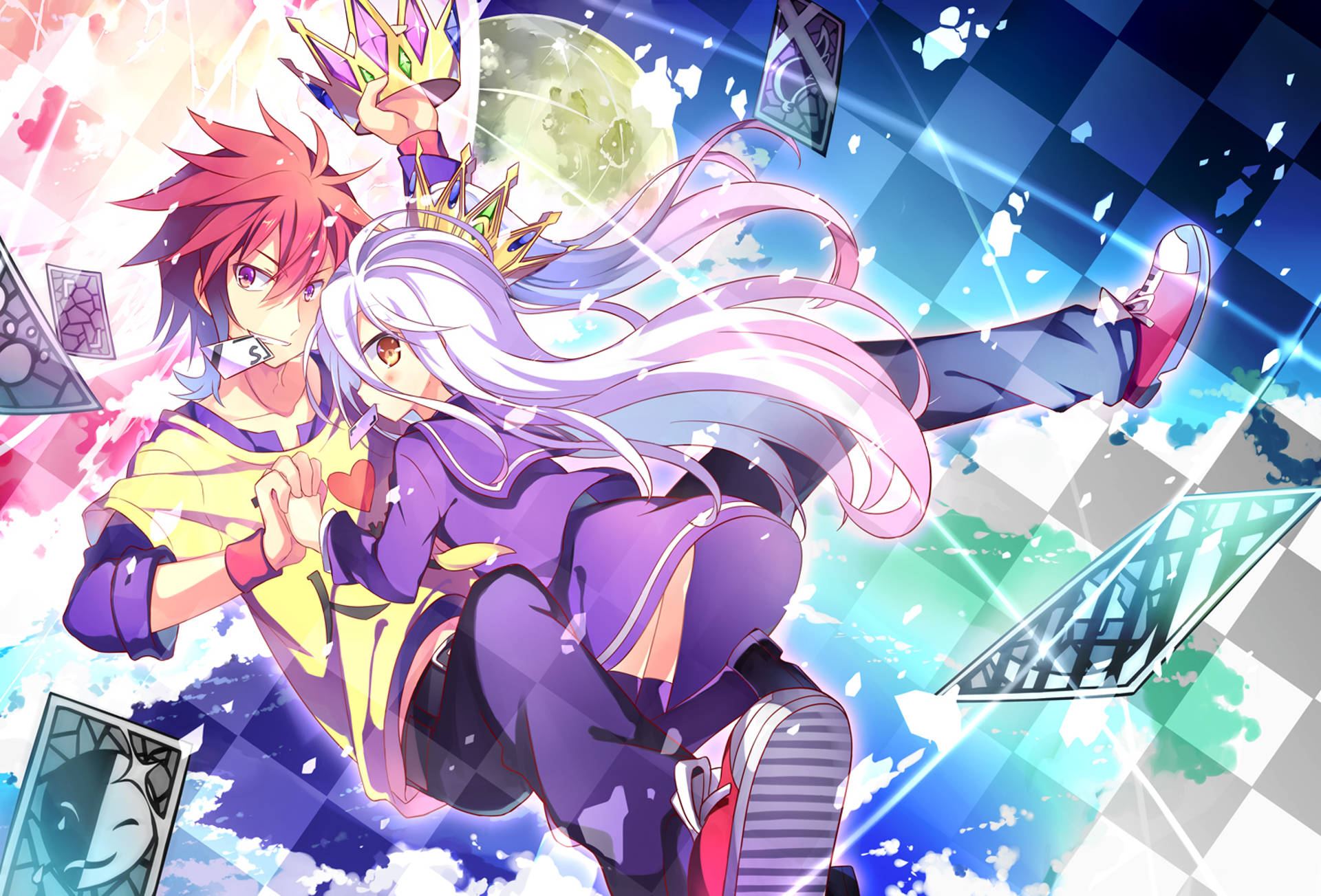 以《無遊戲無人生》顛覆遊戲世界！ 壁紙 — 兩個動漫角色在漂浮的卡片和棋盤格天空與發光月亮中擺出動態姿勢。