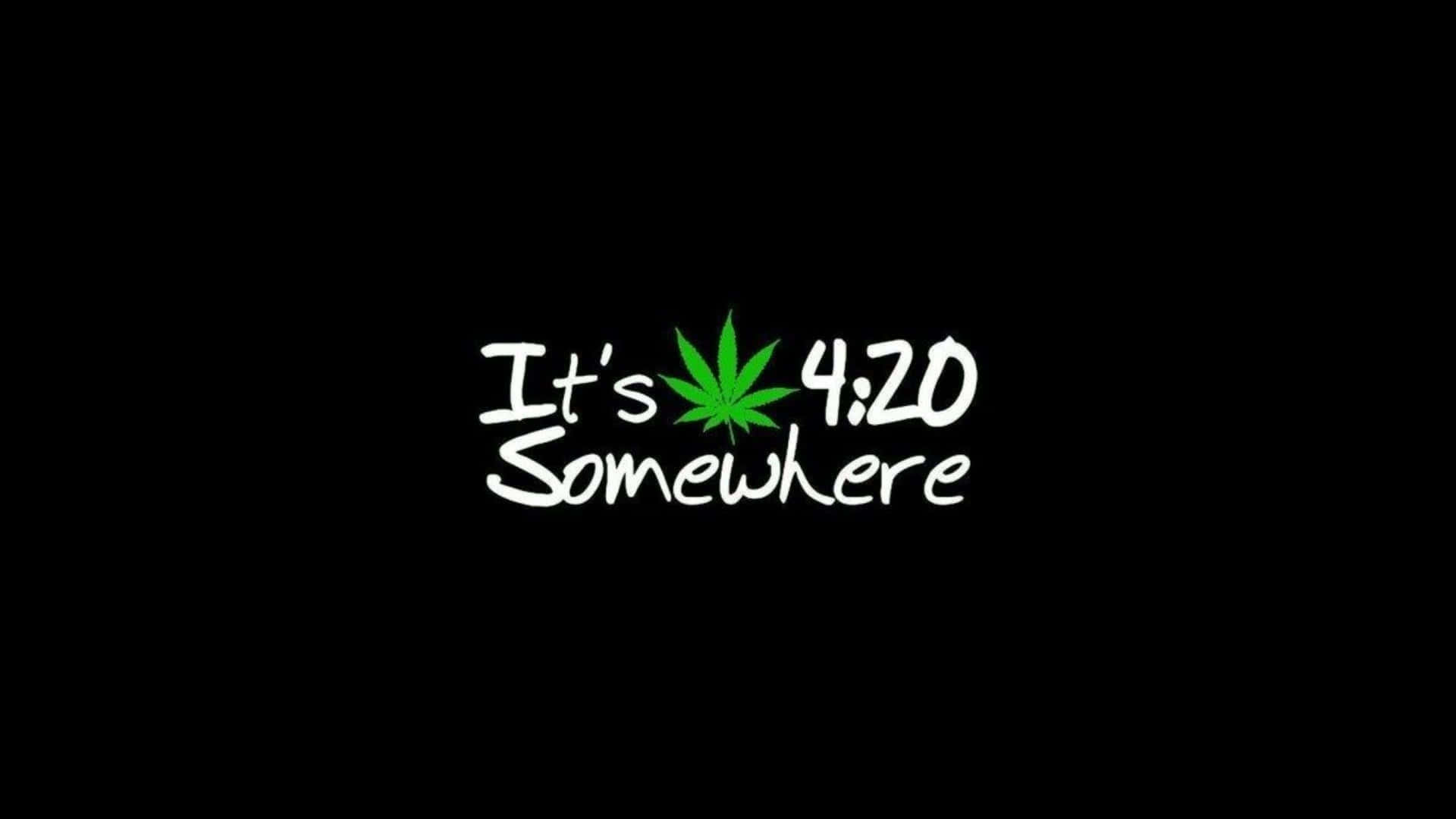 文字圖形顯示「It's 4:20 Somewhere」，在「It's」和「4:20」之間有一片綠色葉子，背景為黑色。