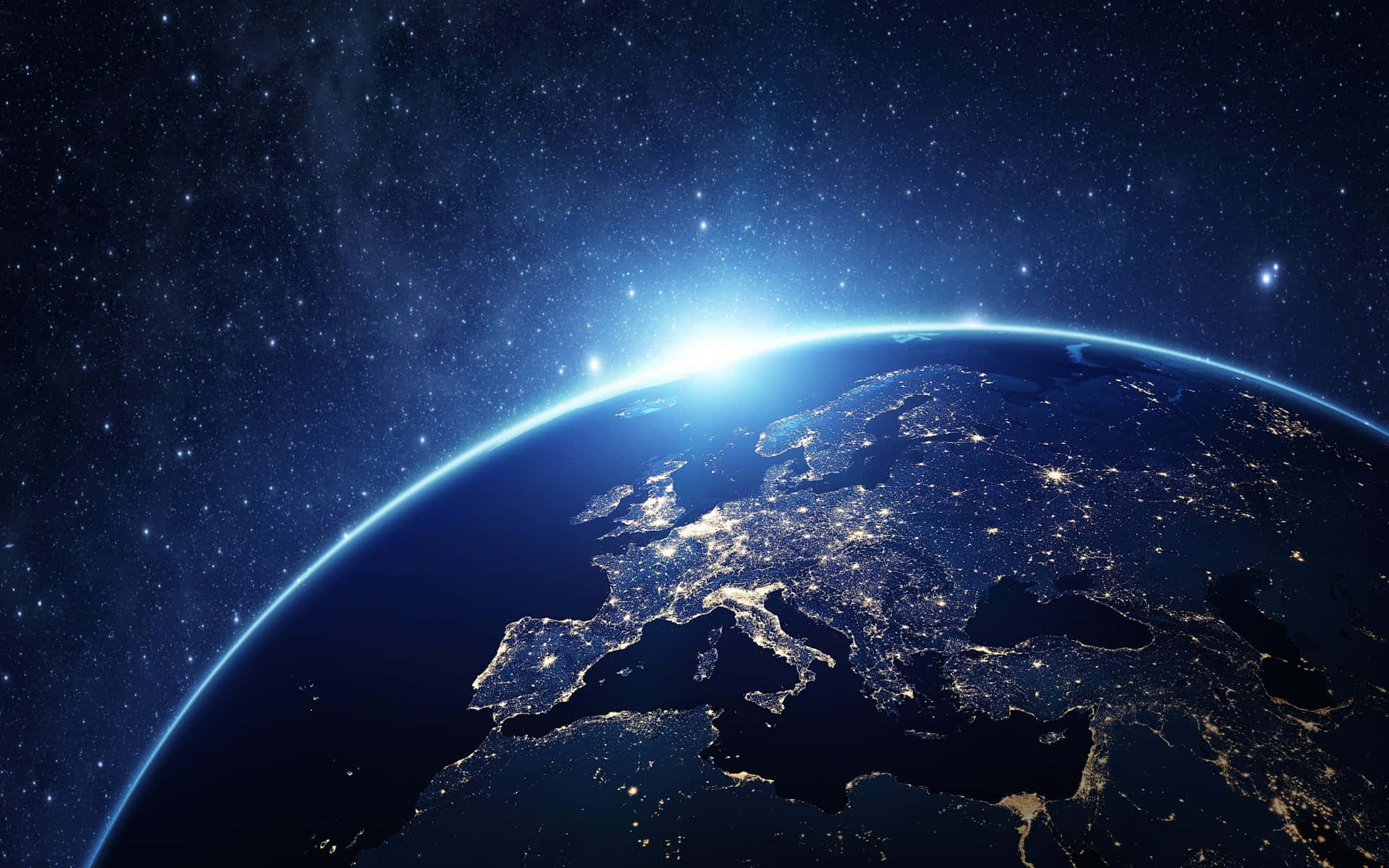 夜間的地球，在星空背景下可見發光的歐洲城市。 — 4K太空 壁紙