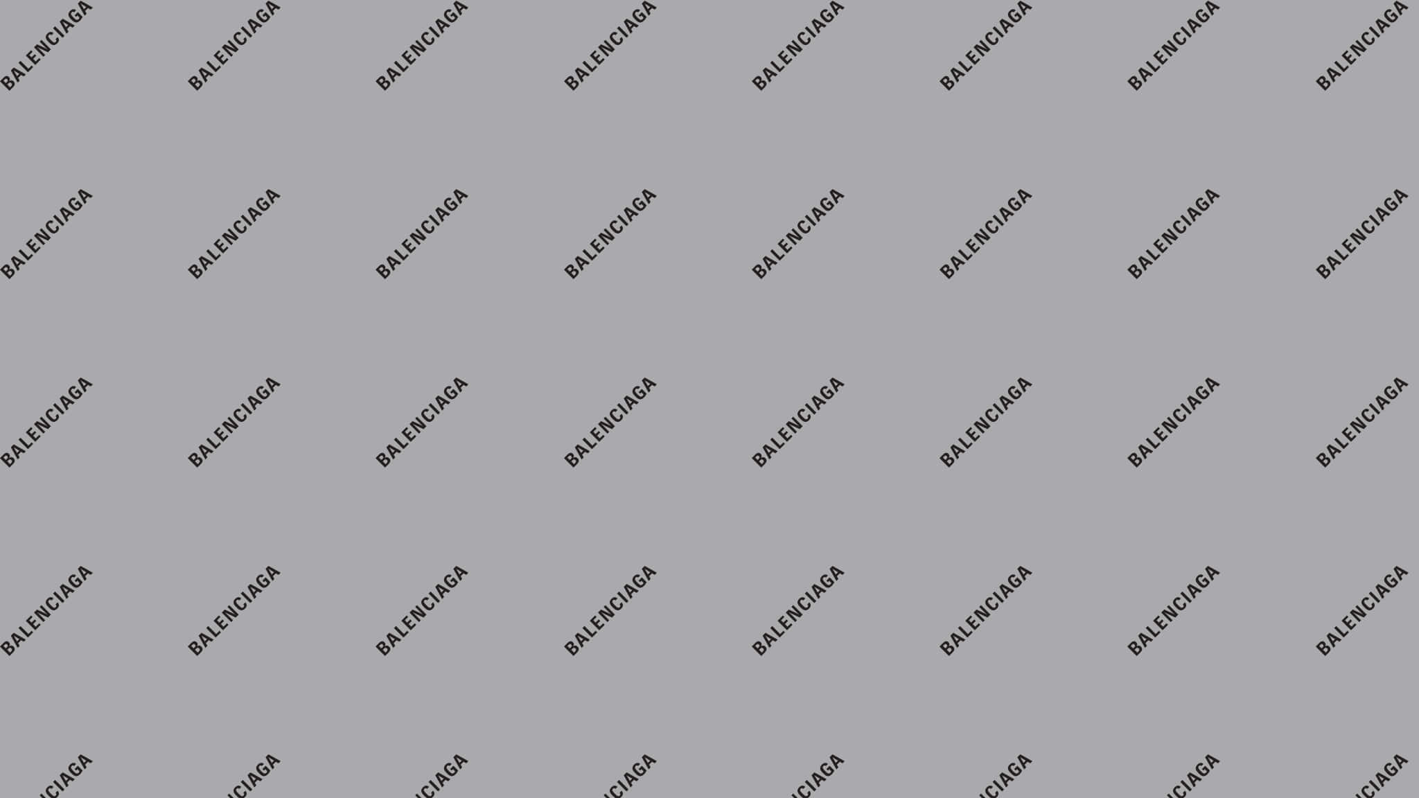 以Balenciaga將你的風格提升至新高度 壁紙 — 重複的黑色 Balenciaga 文字以對角線方式排列在純灰色背景上，形成無縫圖案。