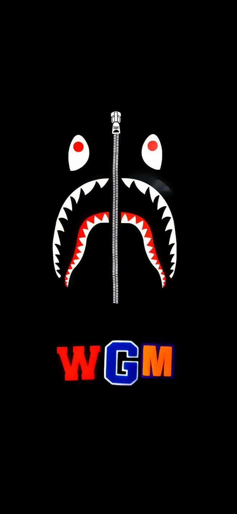 鯊魚臉，中間有拉鍊，黑色背景下方有WGM標誌。