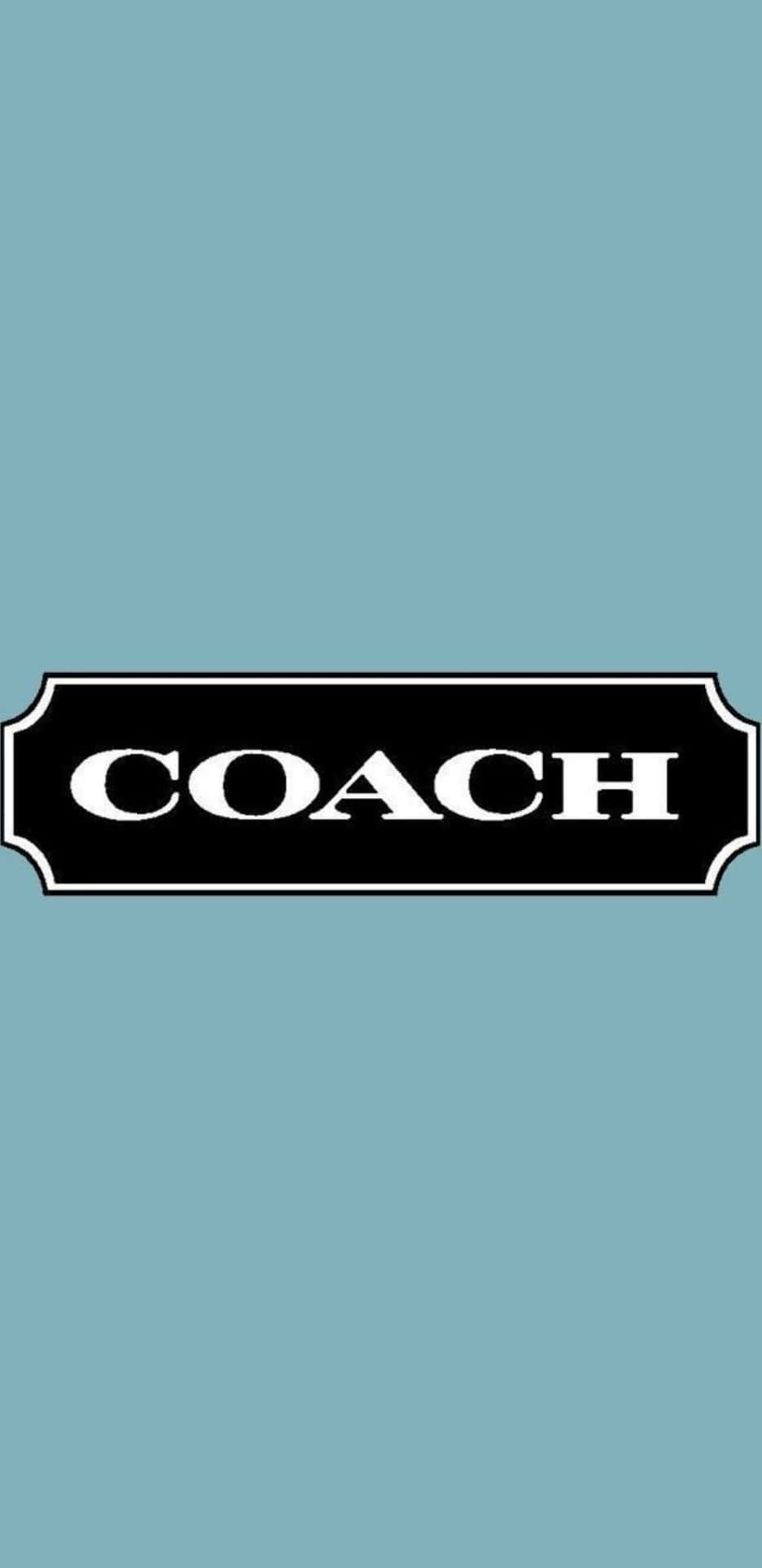 藍綠色背景，中央放置黑白Coach品牌標誌。