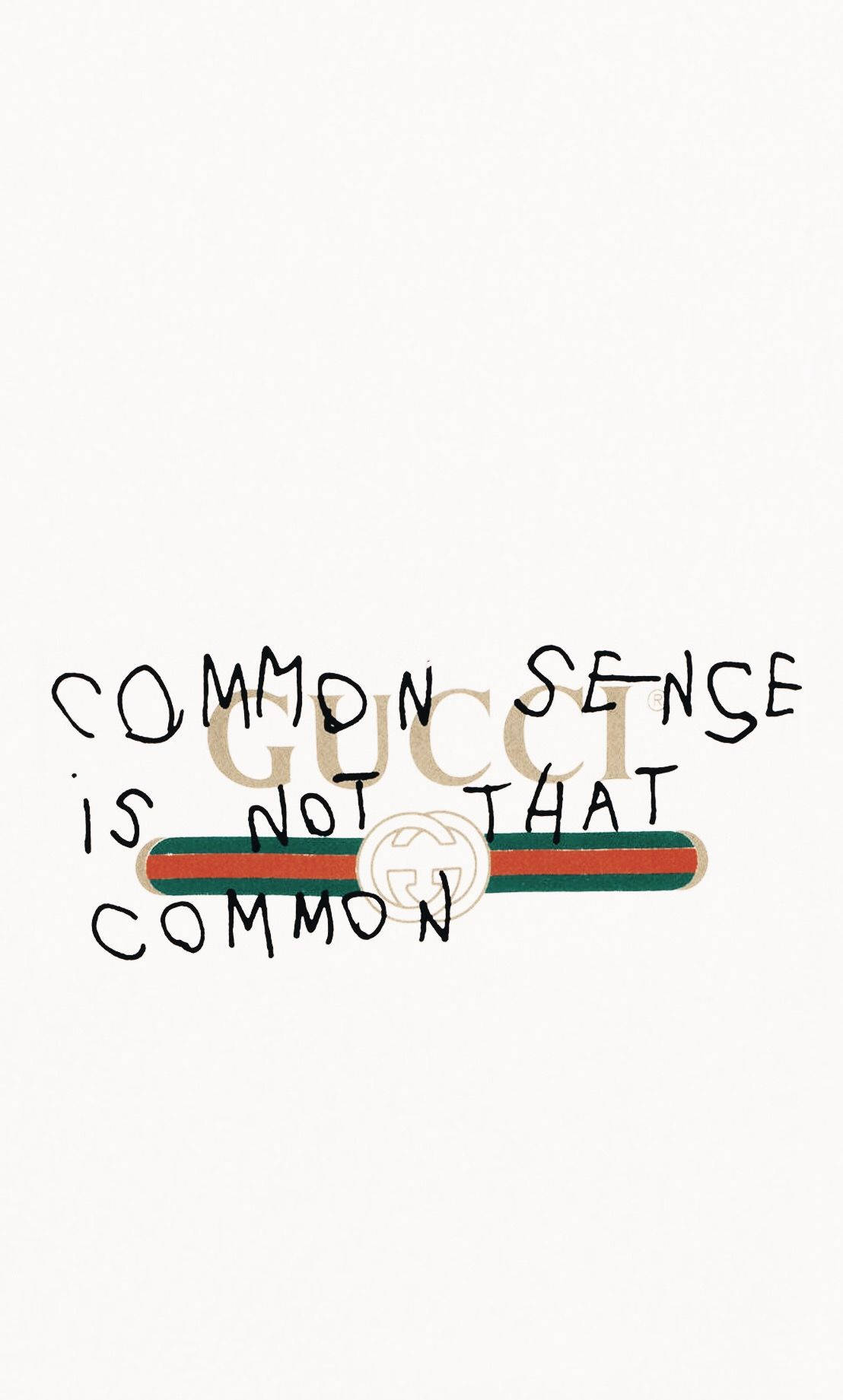手寫語錄 common sense is not that common 在 Gucci 標誌上方。