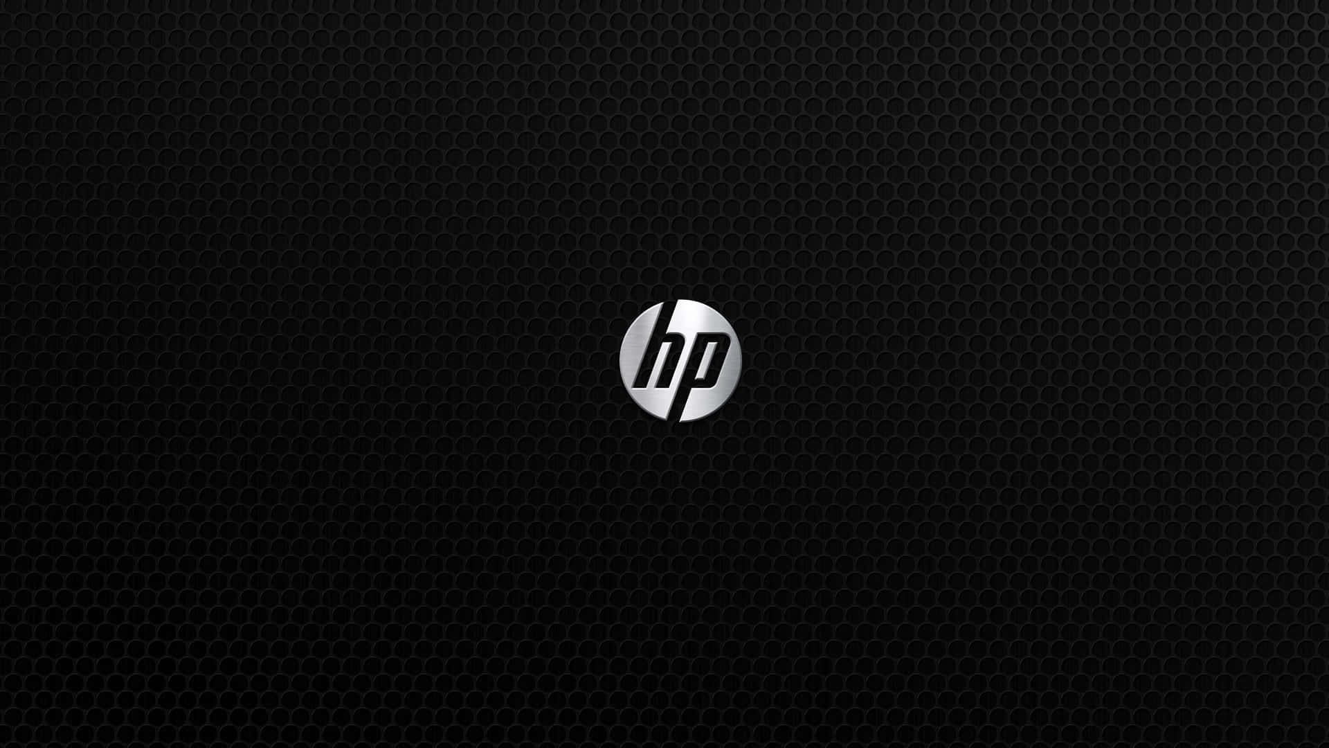 以HP裝備為你的專案注入動力 壁紙 — 一個時尚的銀色HP標誌，居中於黑色六角網格背景上，帶有微妙的金屬光澤。