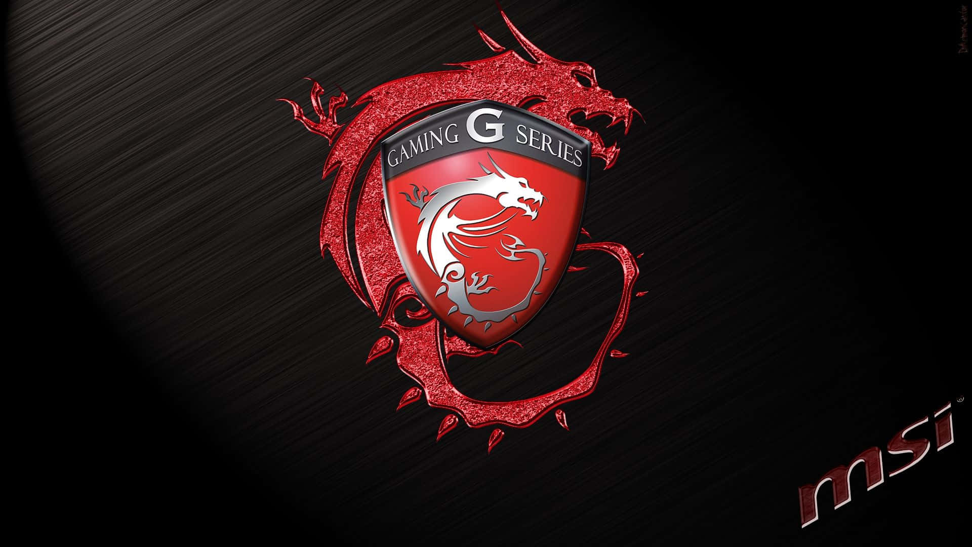 MSI Gaming G Series 的紅色龍標誌，背景為深色拉絲金屬。