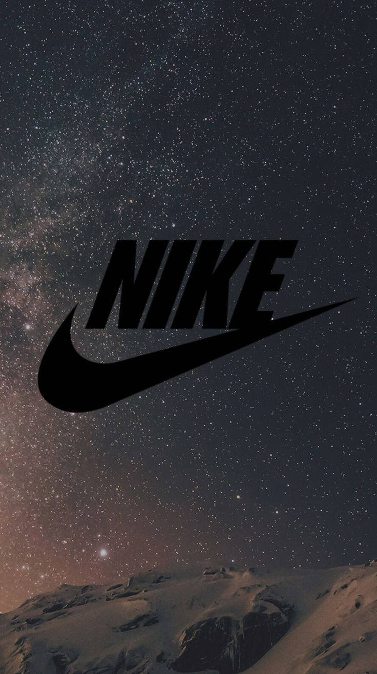 Nike標誌襯以星空和雪山