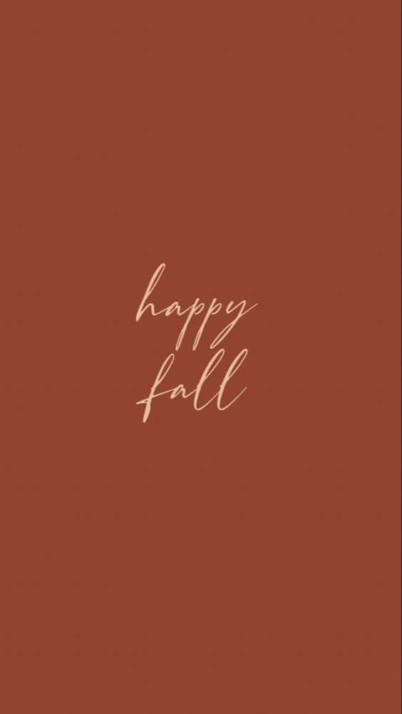 在溫暖的陶土色背景上以手寫體呈現的 happy fall 文字。