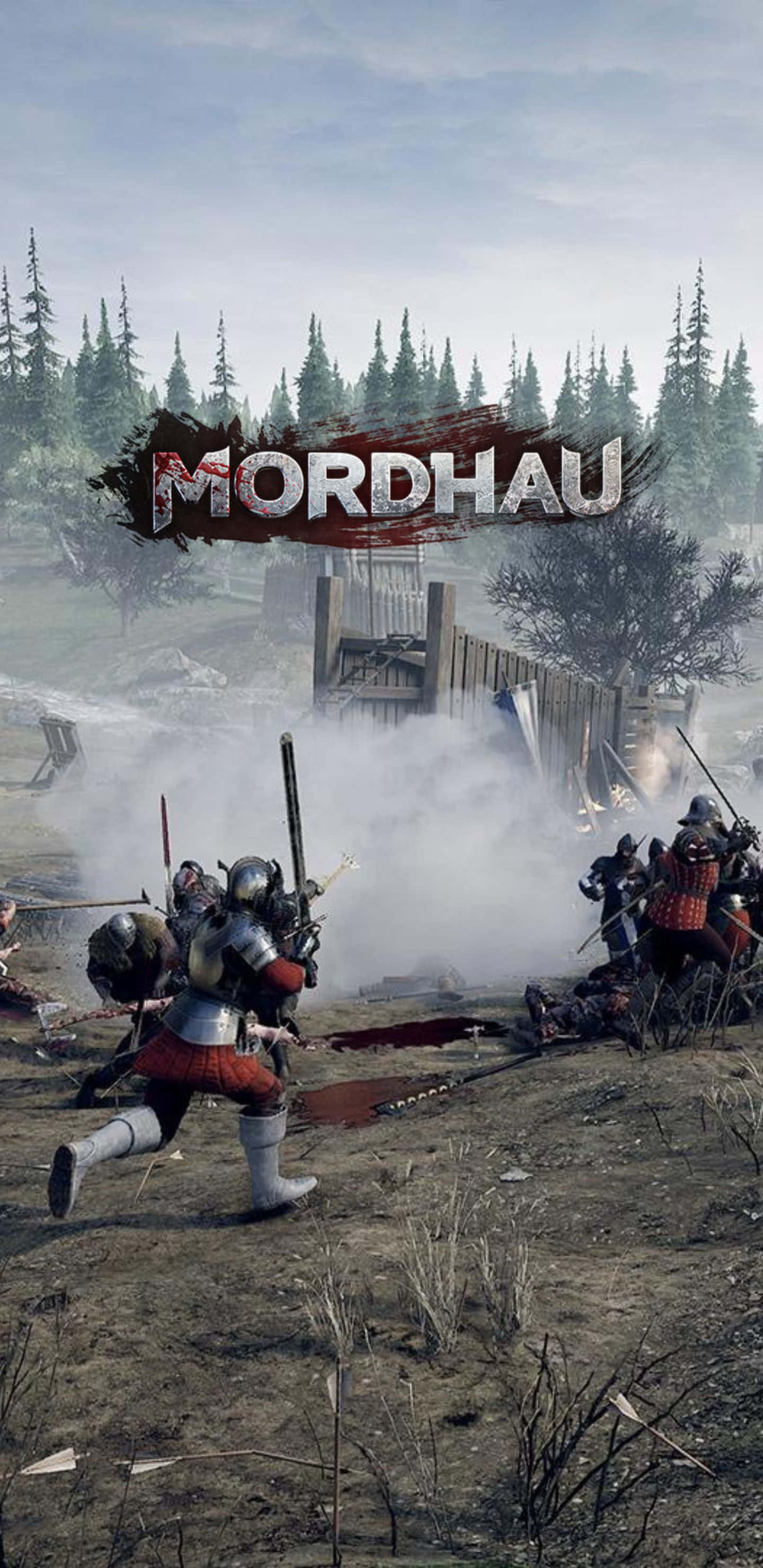 以Pixel 3XL深入《Mordhau》世界 壁紙 — 中世紀戰士在煙霧彌漫的戰場上衝突，周圍是松樹和木製路障。
