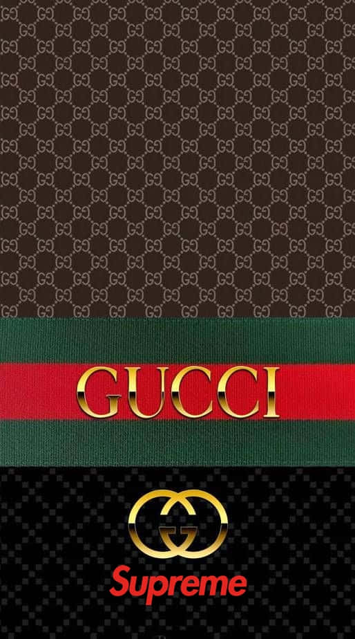 Gucci和Supreme標誌印在帶有字母組合圖案和紅綠條紋的品牌壁紙上。