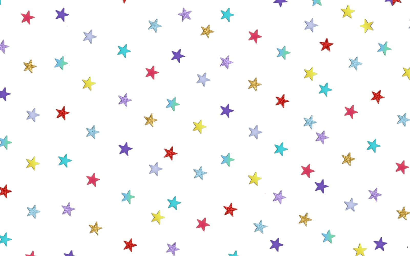 彩色閃亮星星散落在白色背景上。