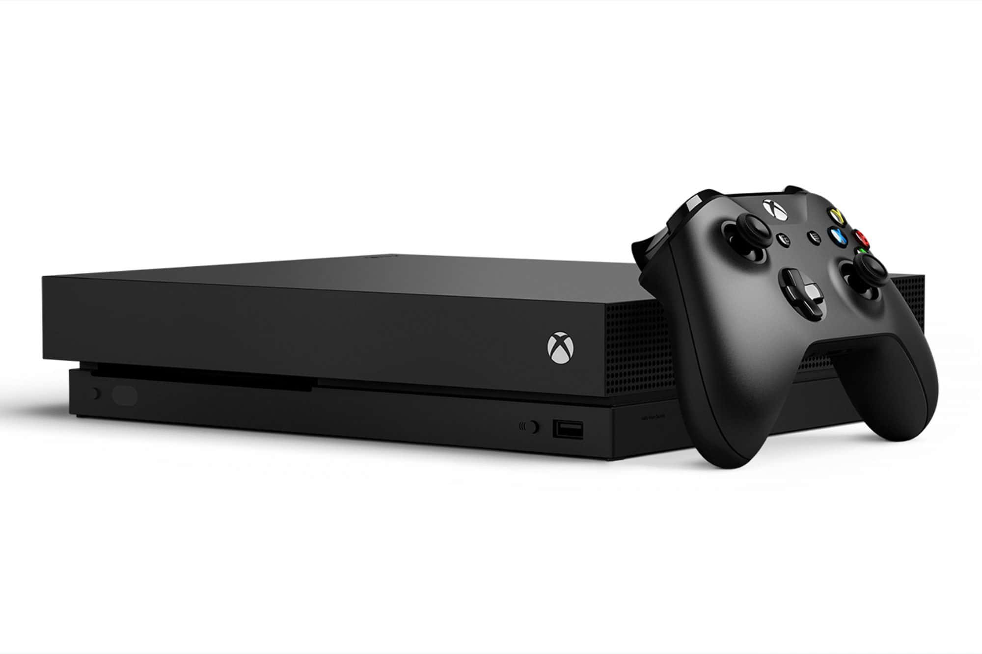 黑色 Xbox 主機和控制器在白色背景上