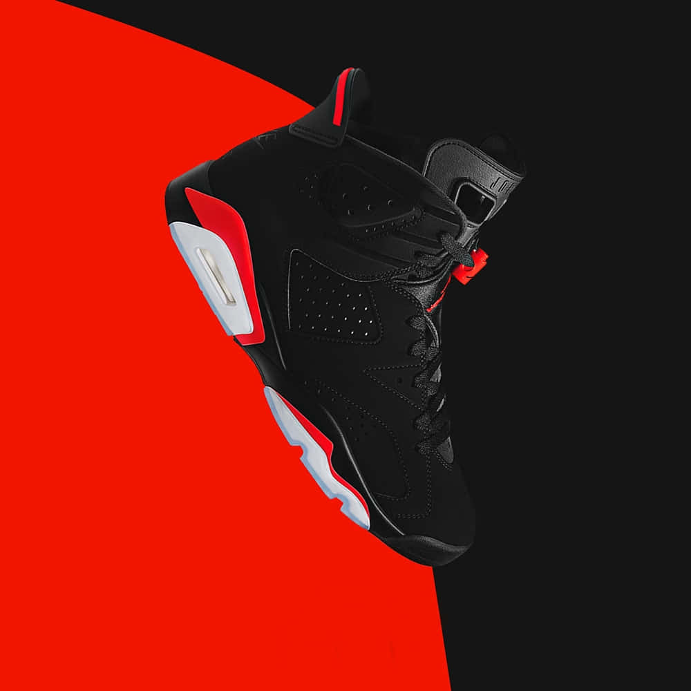 黑紅色的Jordan 6運動鞋帶有白色點綴，背景為紅黑色。