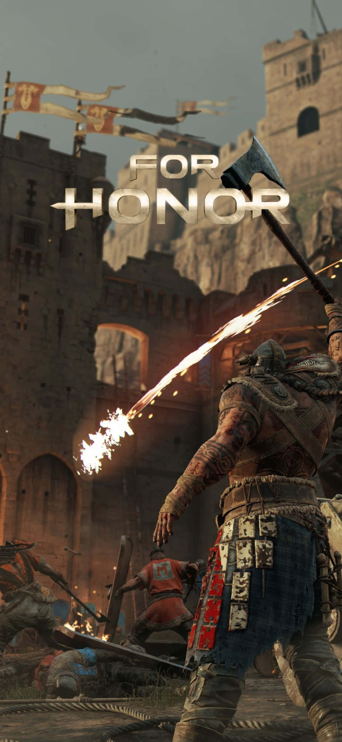 以全新 iPhone Xs For Honor 炫耀你的英雄氣概 壁紙 — 一名身穿中世紀盔甲的戰士在石堡壘庭院中，於一場殘酷的戰鬥中揮舞著火焰斧頭。