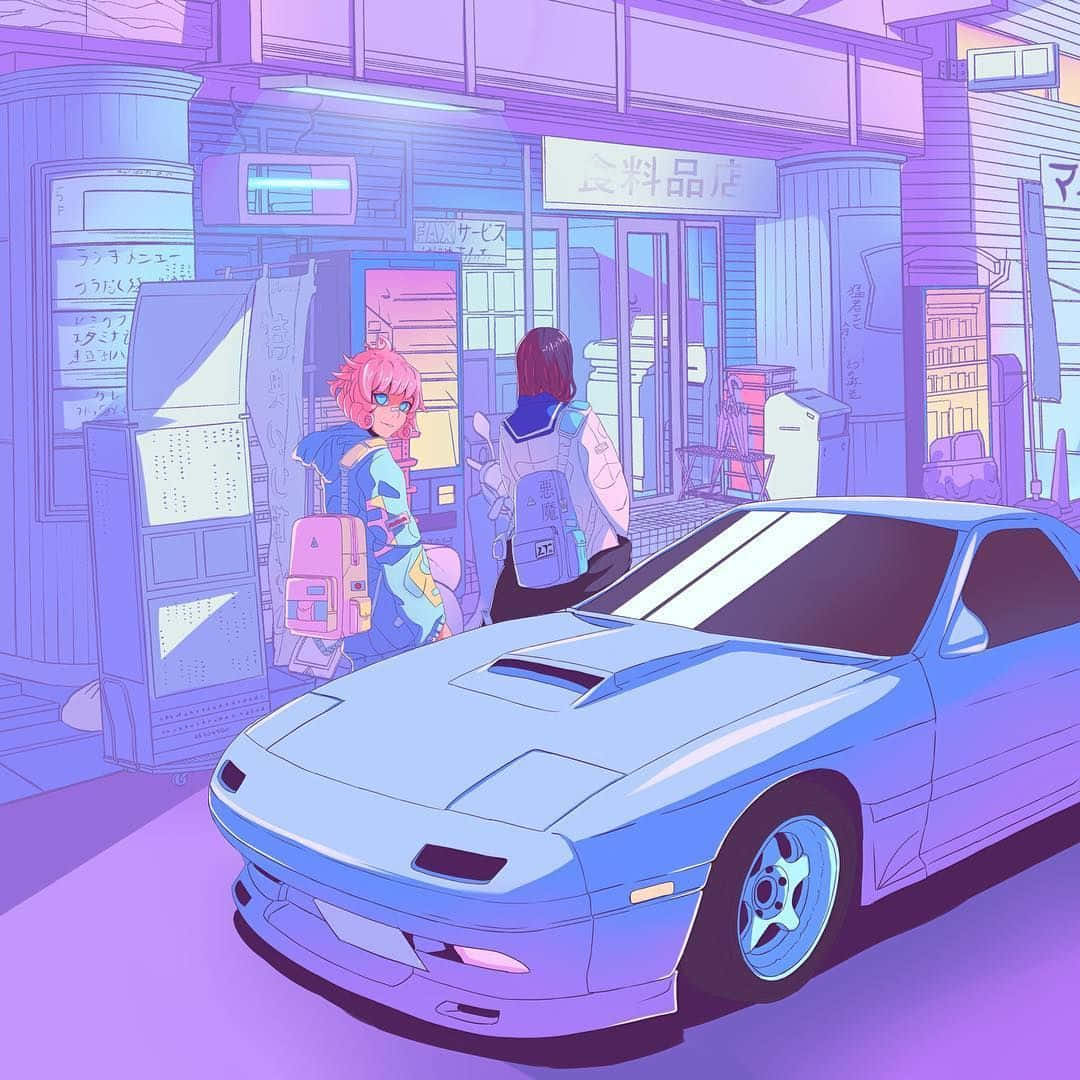 以動漫賽車探索動漫世界 壁紙 — 兩個背著背包的動漫青少年在夜晚霓虹燈閃爍的日本街道上站在一輛藍色跑車旁邊。
