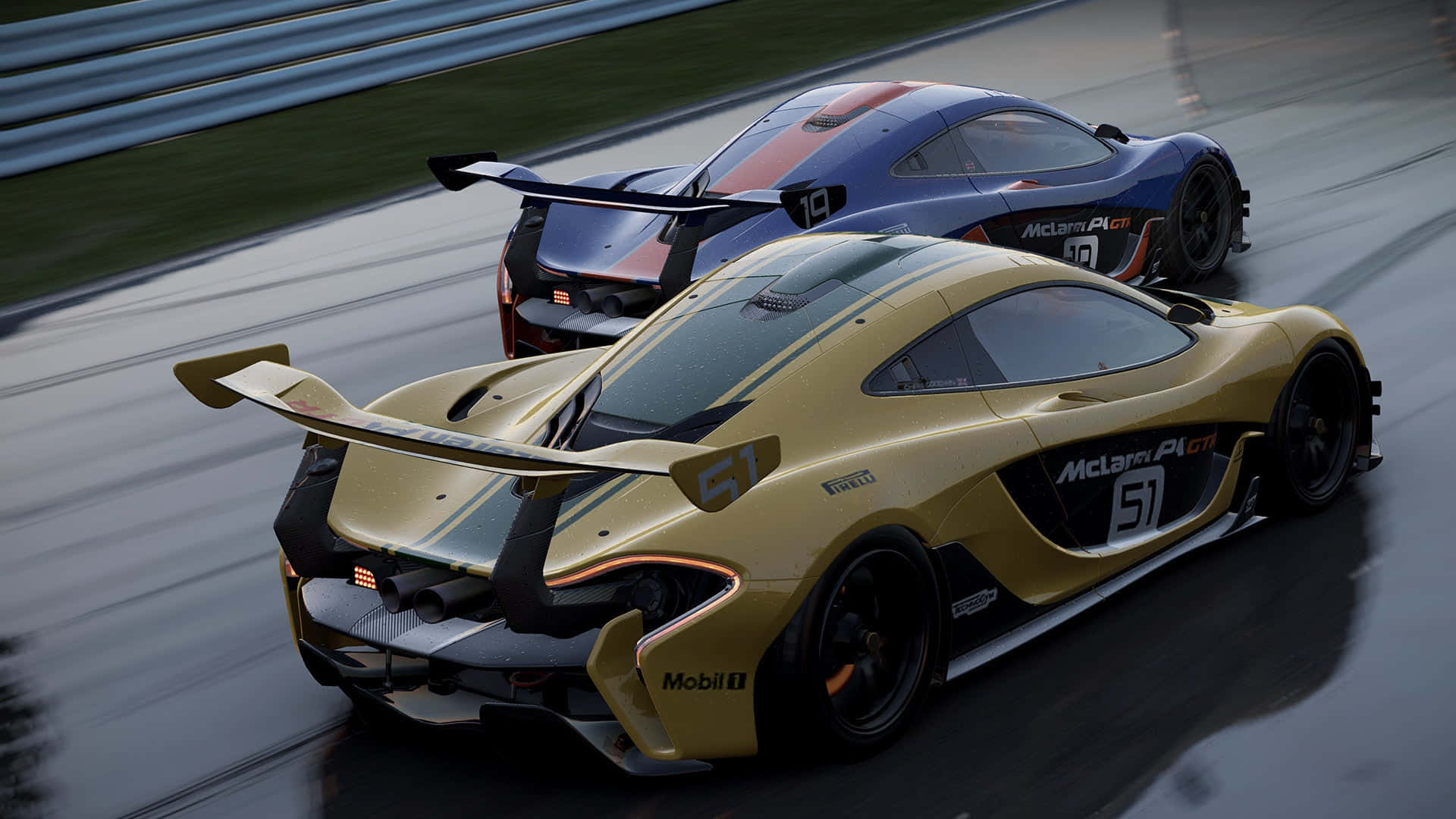 以專業賽車手姿態駕駛 Project Cars 壁紙 — 兩輛McLaren P1 GTR賽車在濕滑賽道上並排飛馳，動態模糊強調高速。