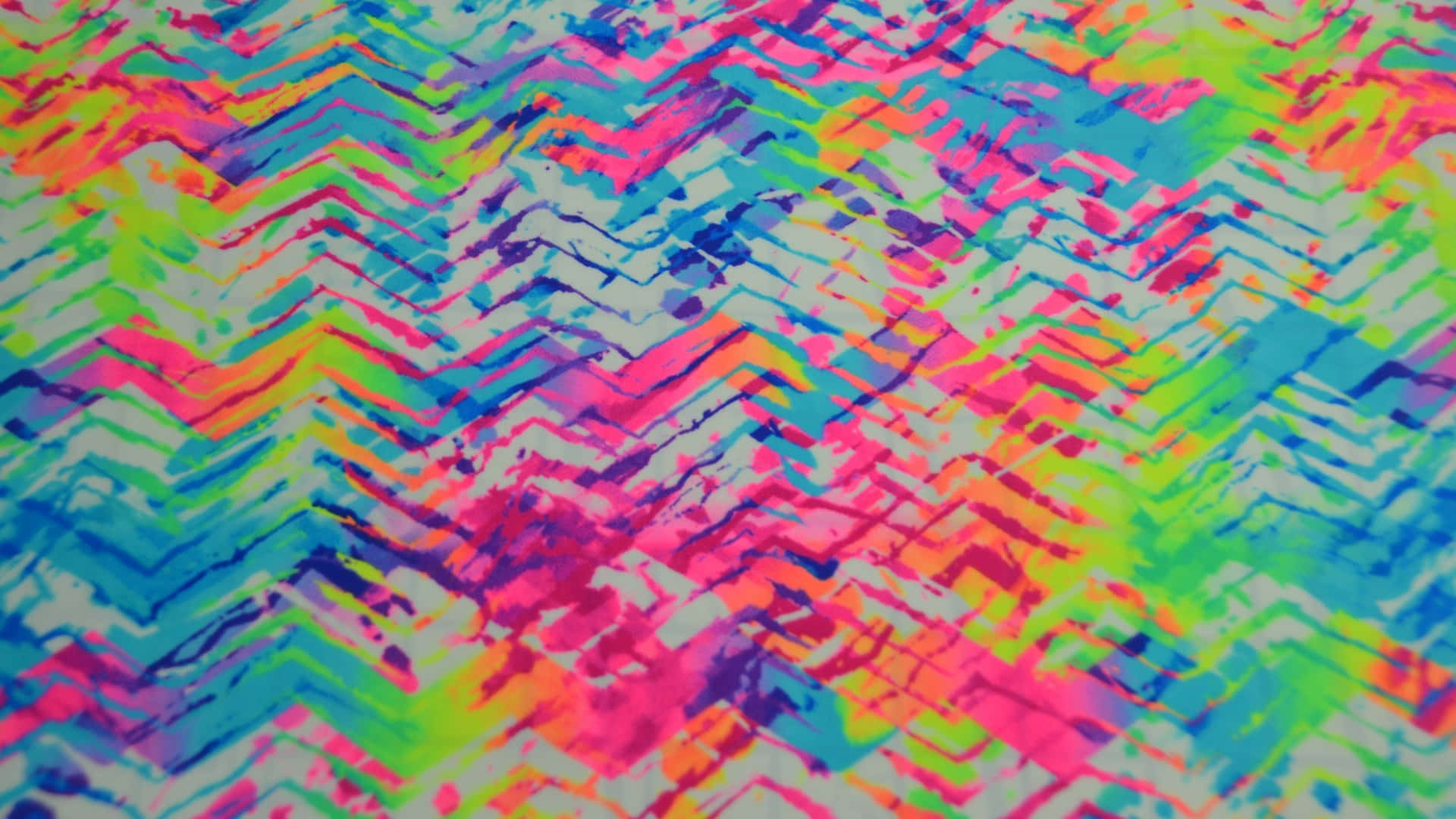 霓虹燈鋸齒形圖案，在淺色背景上帶有飛濺的油漆效果