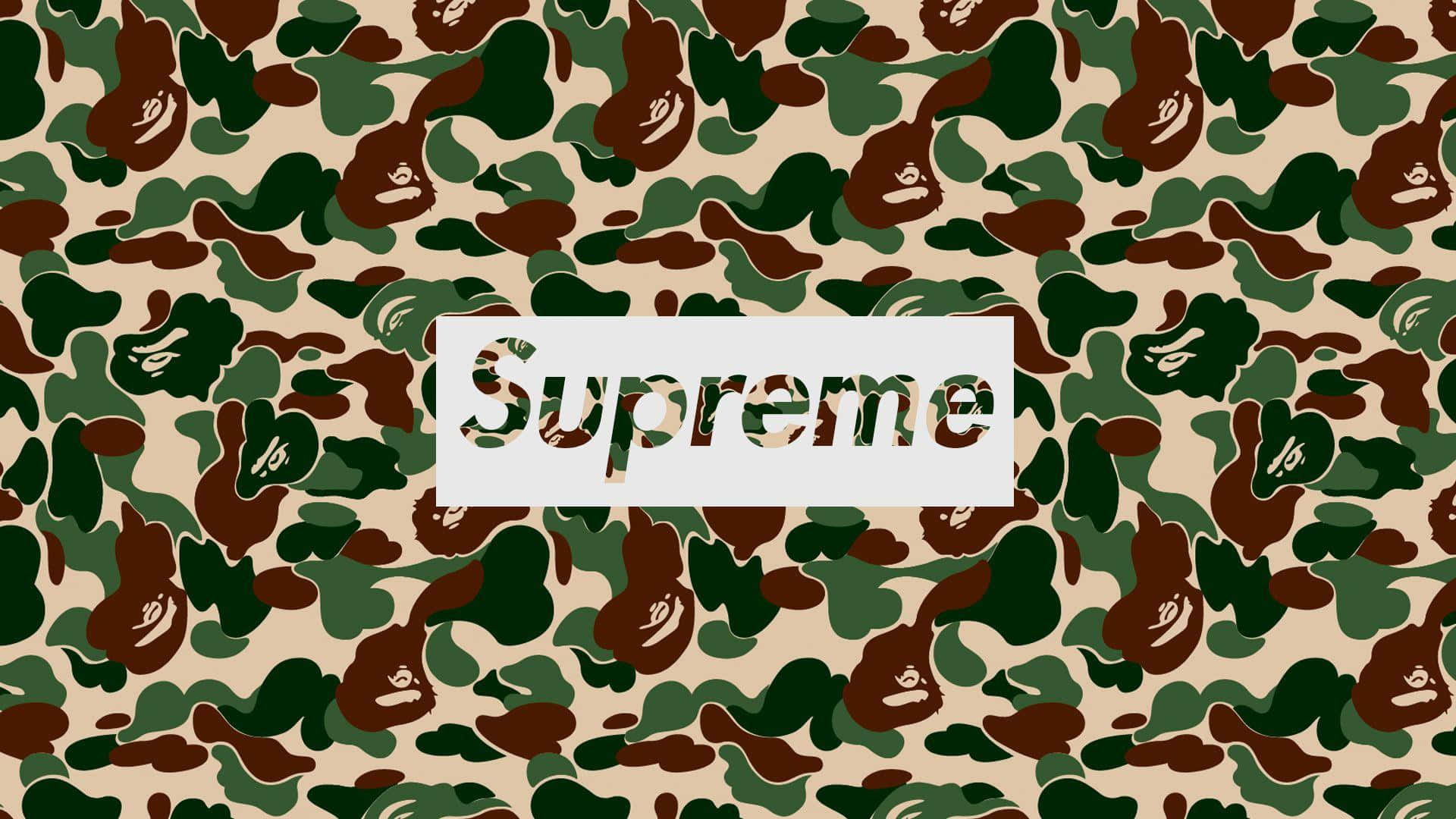 Supreme 標誌在迷彩背景上