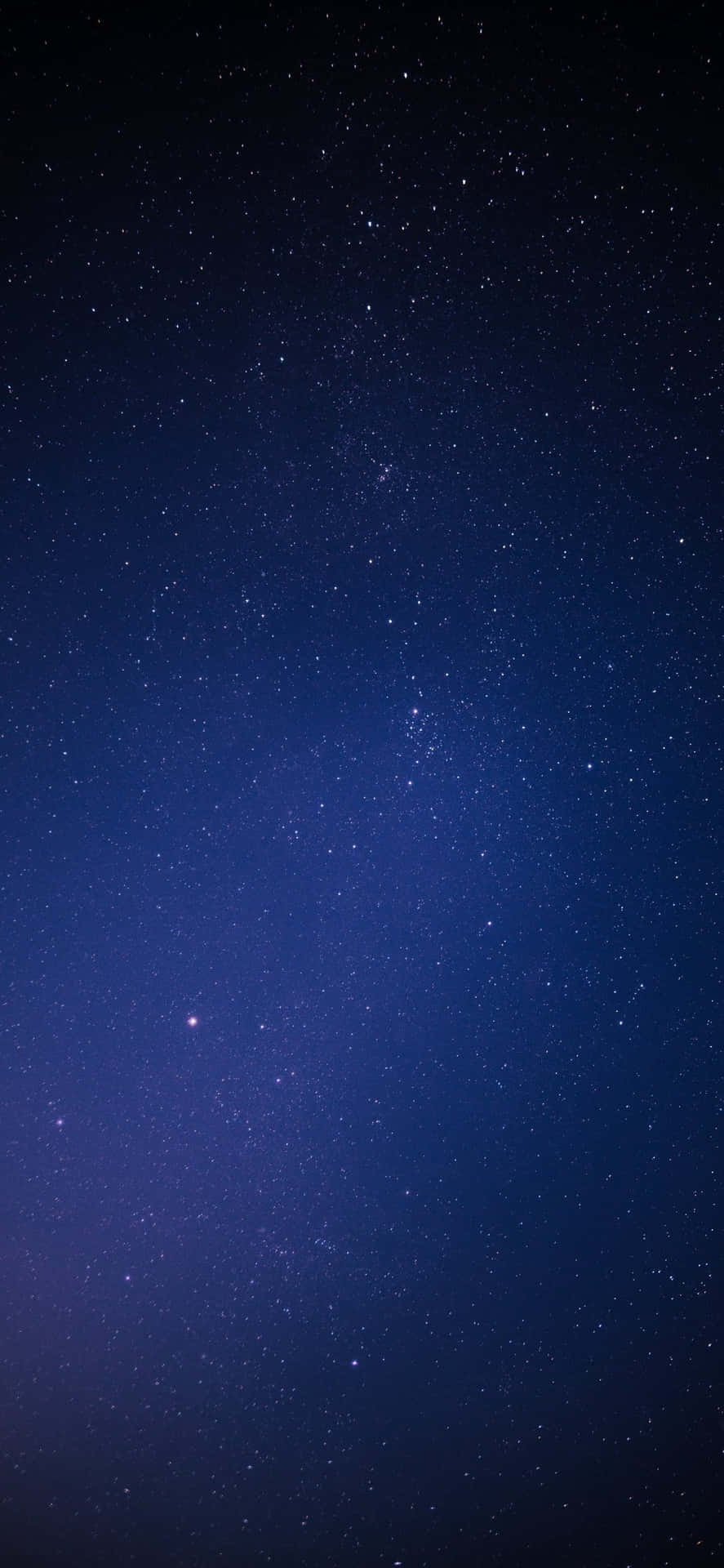 帶有微弱銀河光芒的星空。