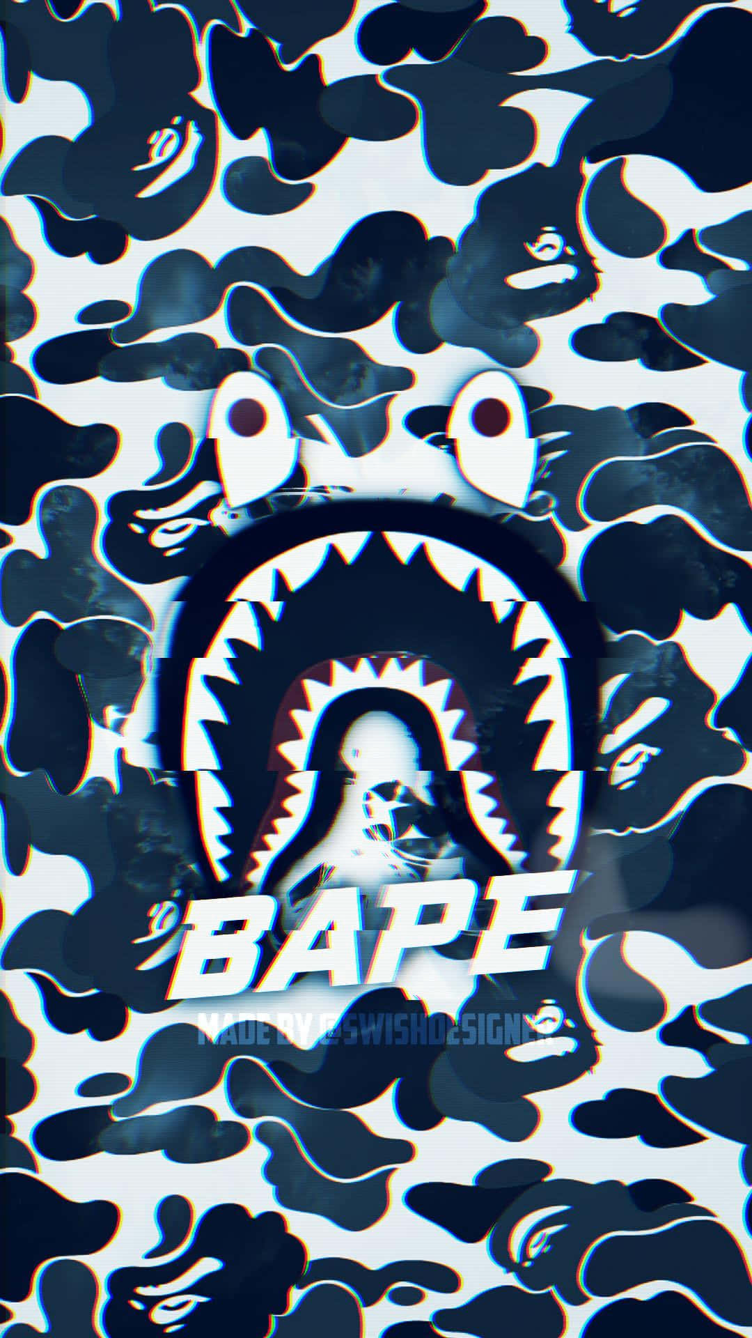 黑白迷彩圖案，帶有鯊魚嘴BAPE標誌和故障效果。