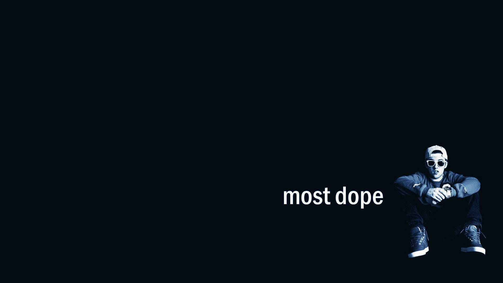 一個戴著太陽眼鏡和帽子的人，旁邊有「most dope」文字。