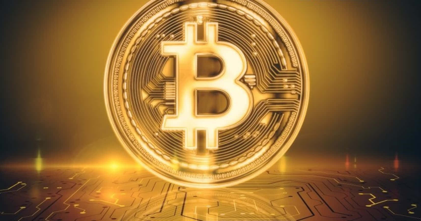 以比特幣開啟你的未來 壁紙 — 一枚發光的金色比特幣硬幣放在電路板上，帶有輻射光束，在科技主題的環境中。